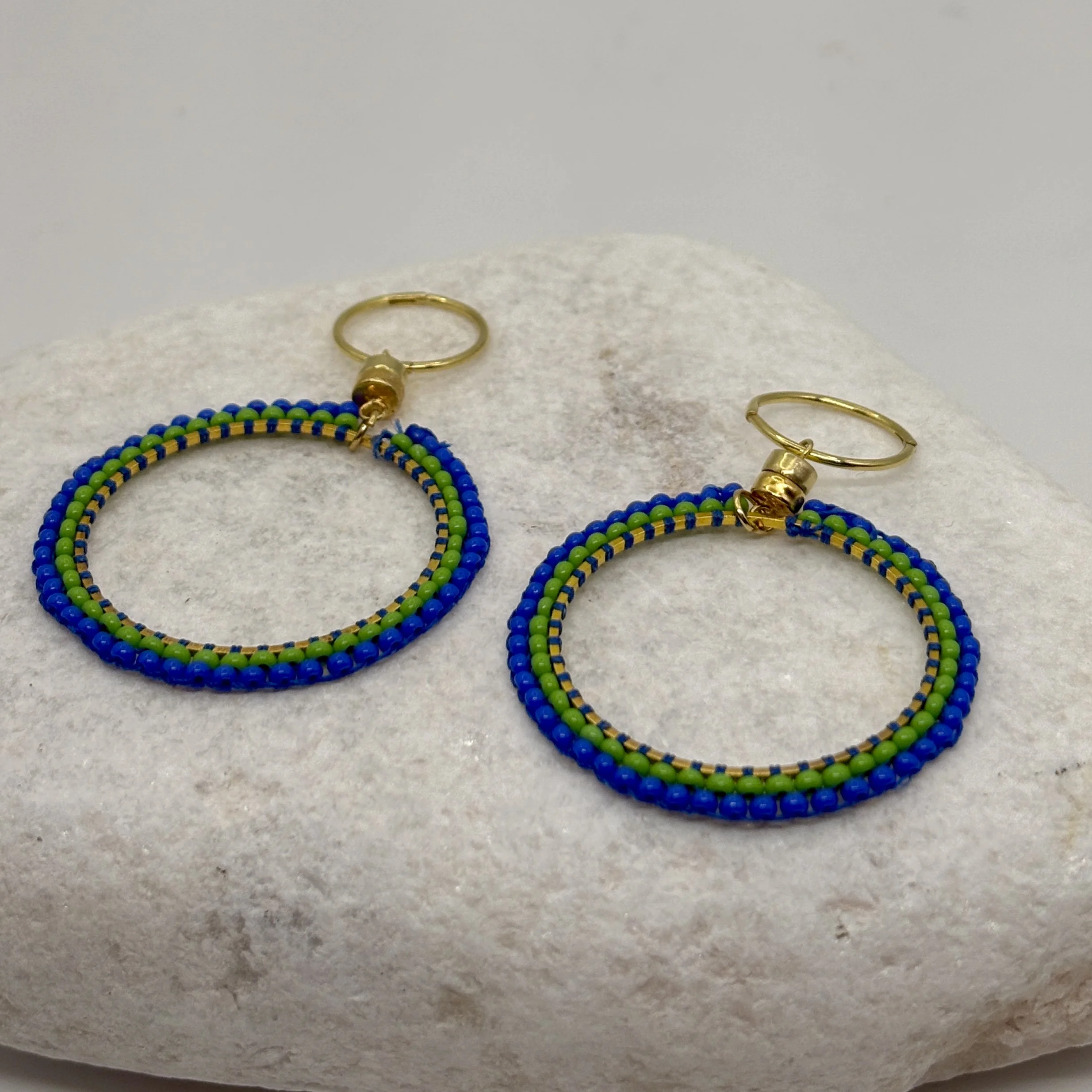 Large circle bud green and pale blue