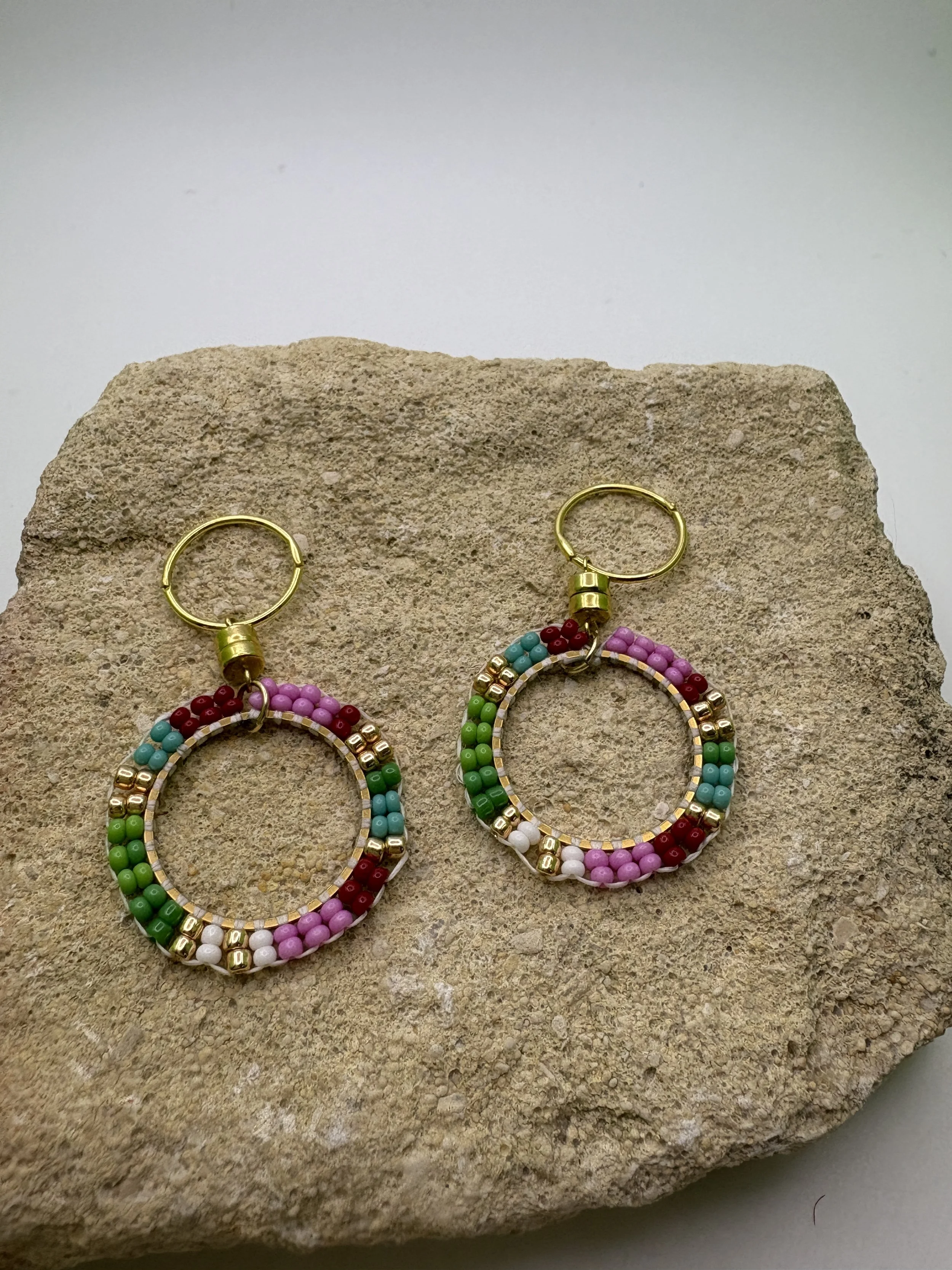 Small circle stacked multicoloured beads