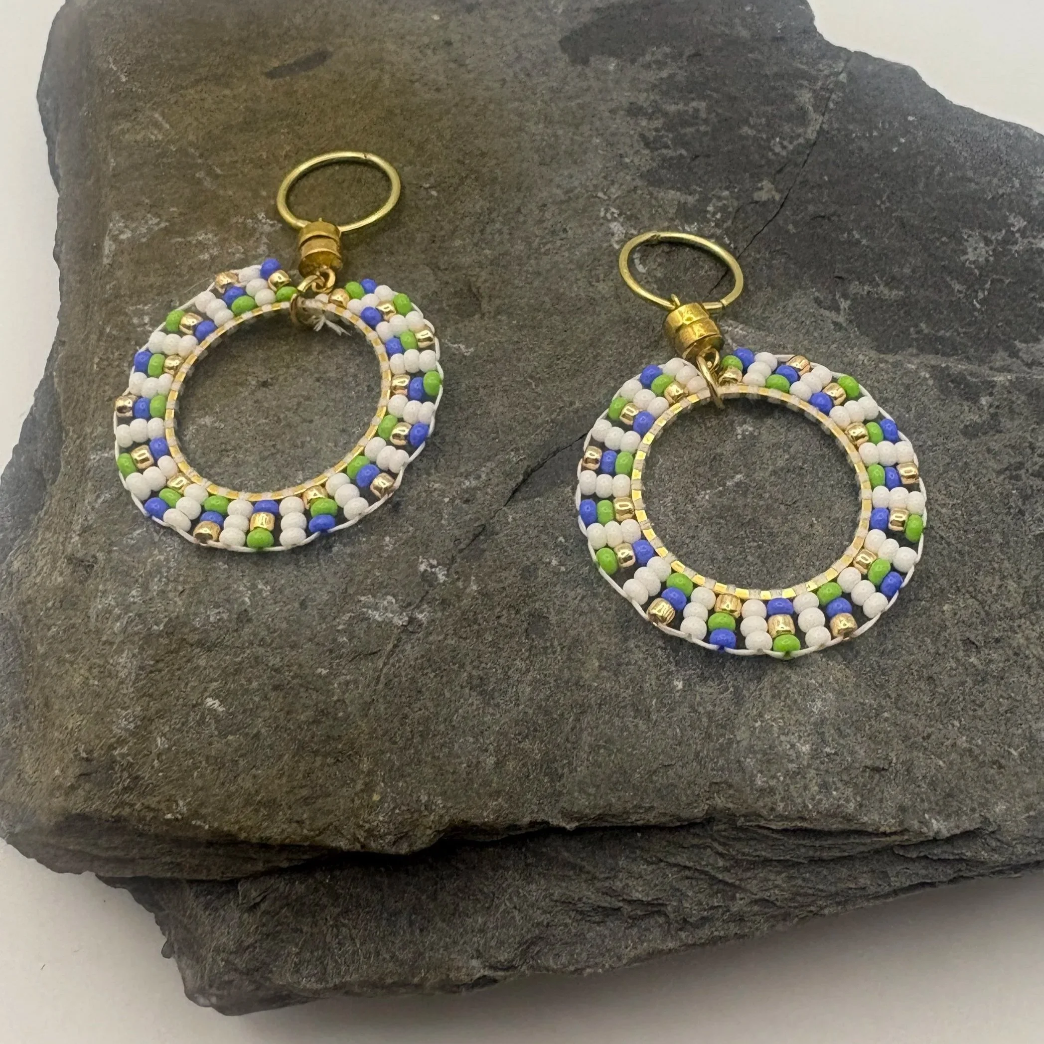 Small circle stacked blue, green and white