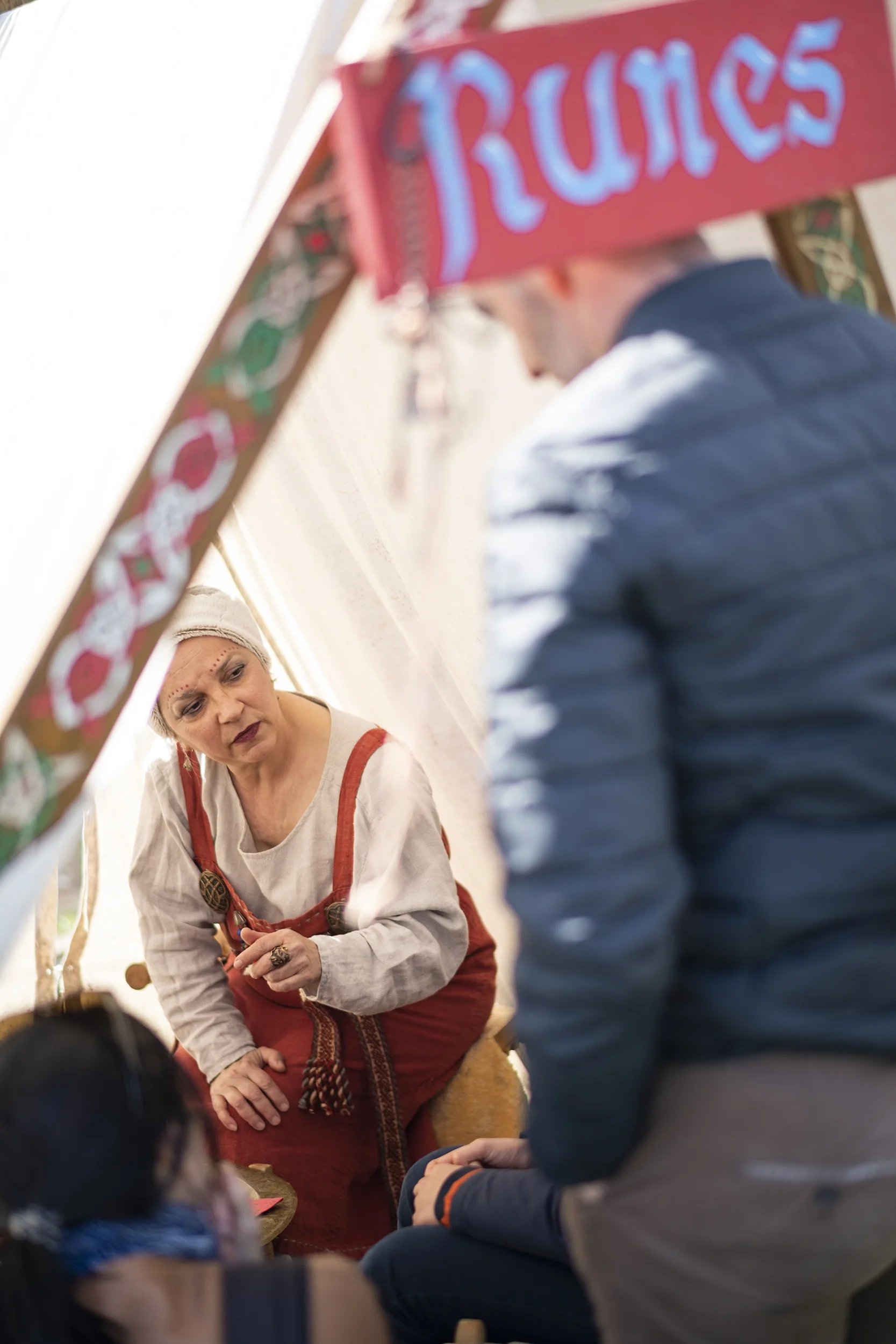 Reportage évènementiel et patrimoine, journée médiévale, la voyante