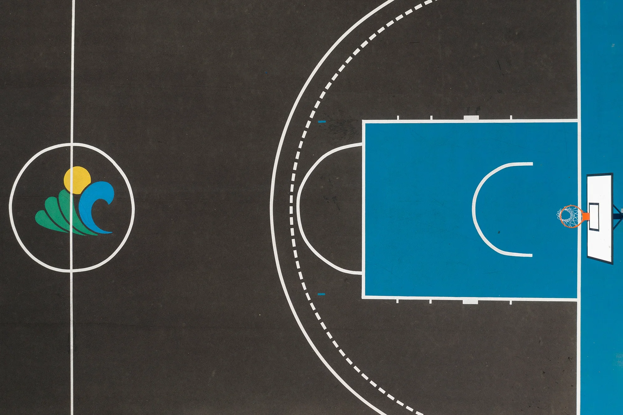 Vue aérienne d’un équipement sportif à Mauguio réalisée dans le cadre d’une mission de valorisation territoriale