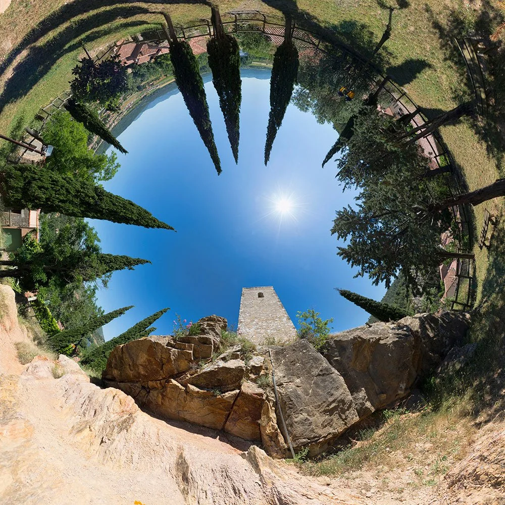 Vue immersive 360° d’une tour patrimoniale en Sud-Hérault illustrant un projet territorial de valorisation