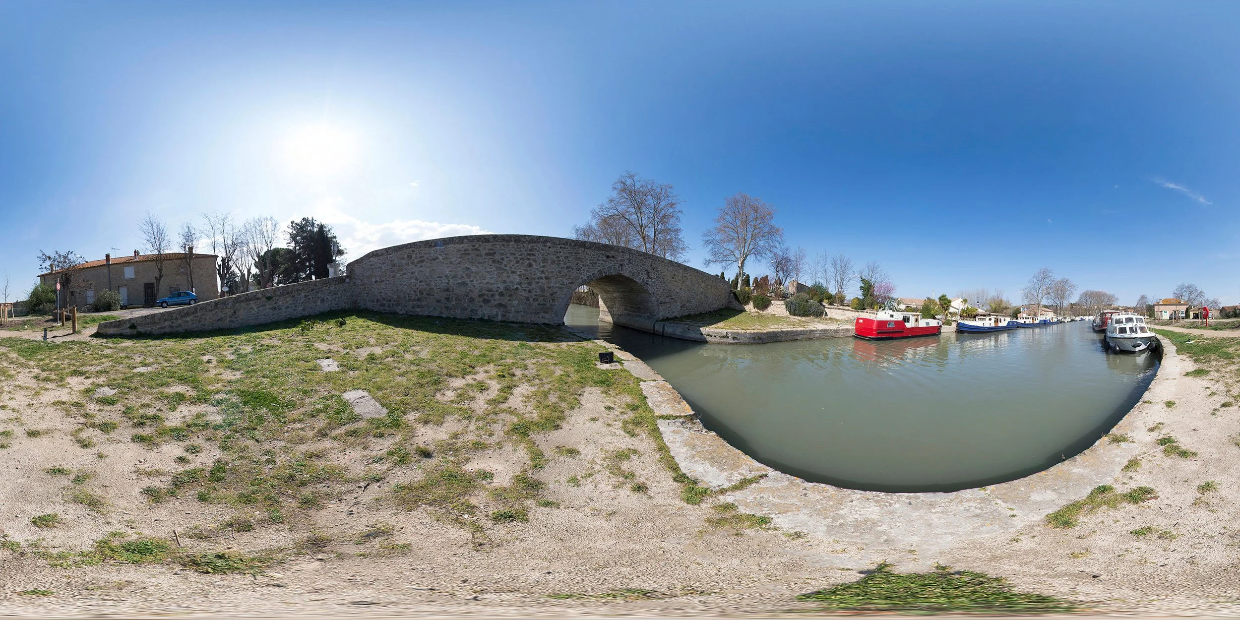 Le canal du Midi à Capestang, Sud-Hérault, Occitanie