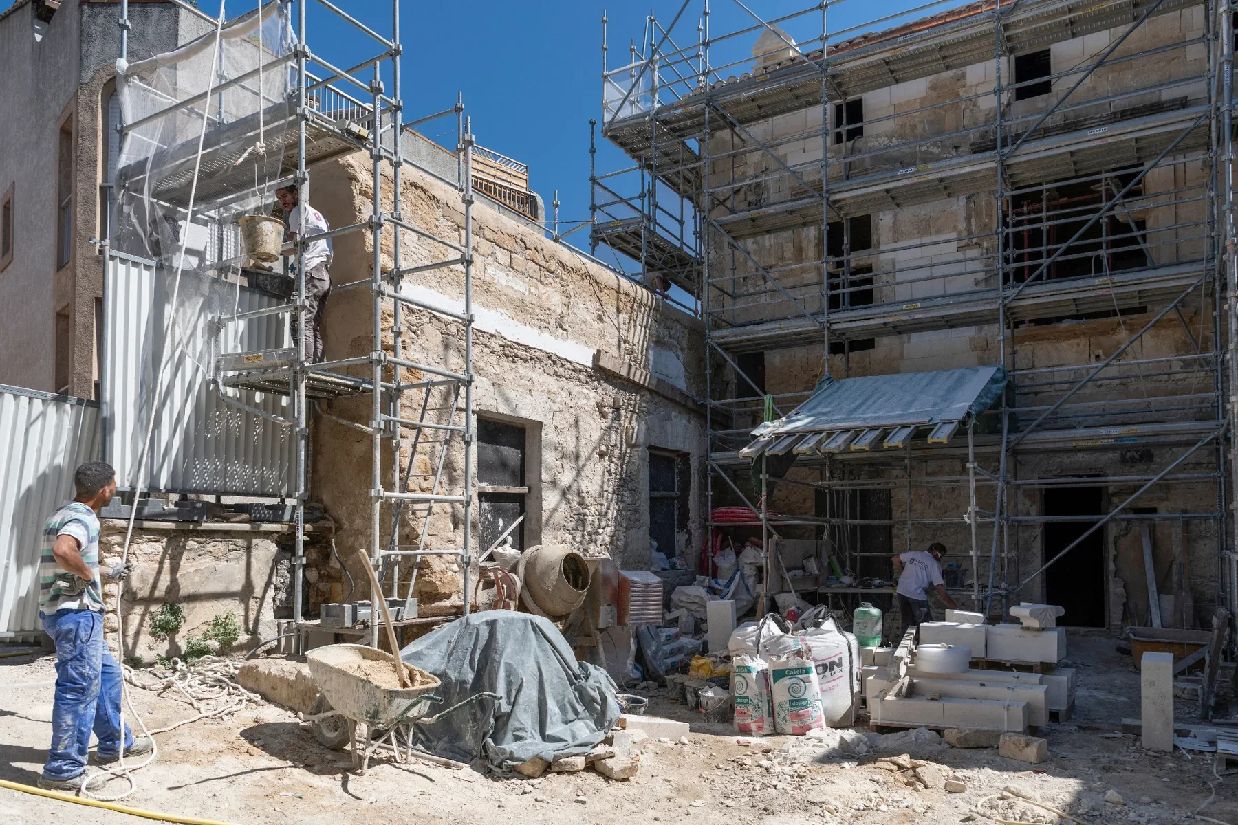 Suivi photographique d’un chantier de restauration patrimoniale à Maugui