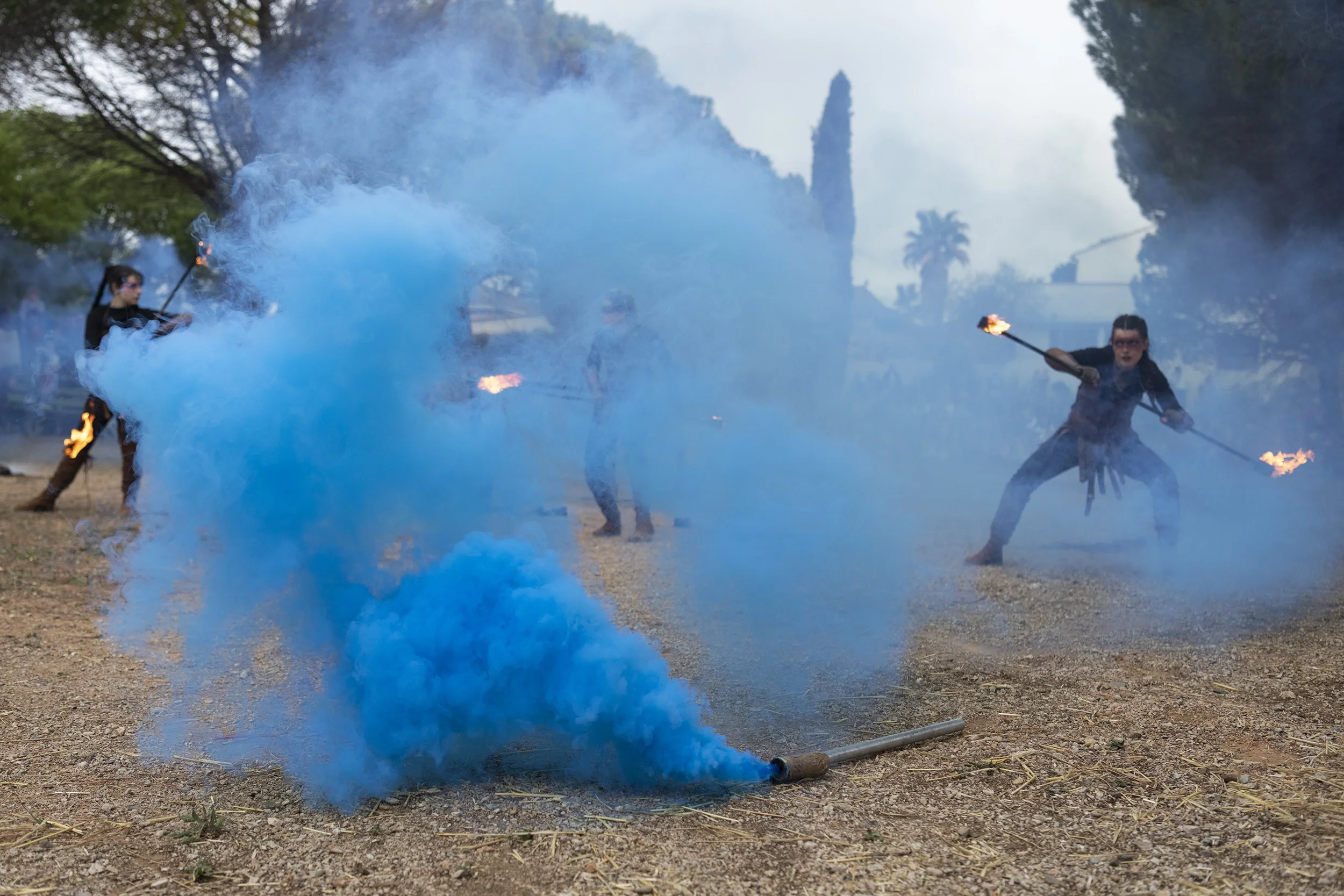 Reportage évènementiel spectacle fumée bleu et amazones