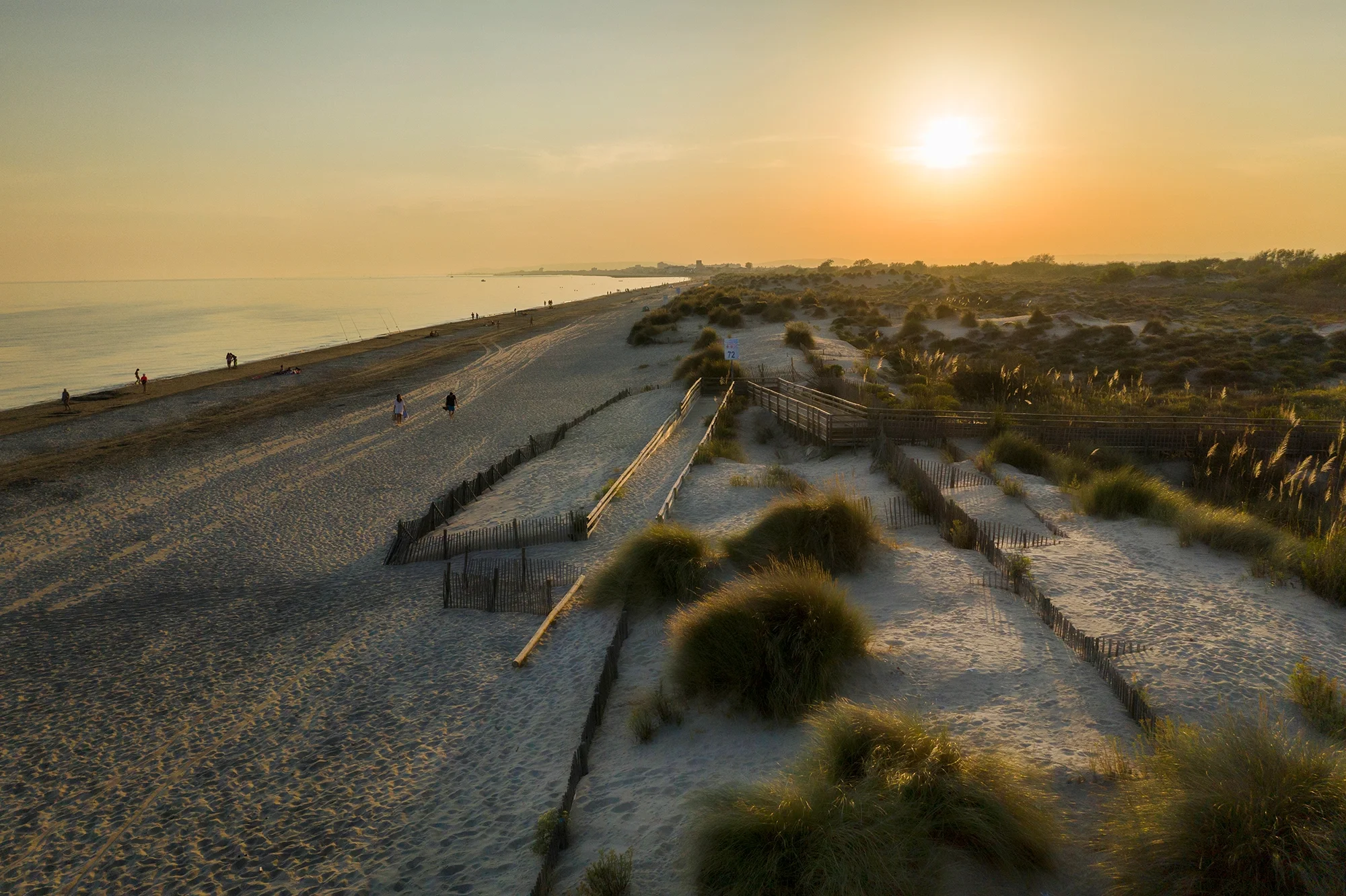 Photographe et droniste pour Office de Tourisme de Mauguio-Carnon, couché de soleil plage du petit travers, Hérault, Occitanie
