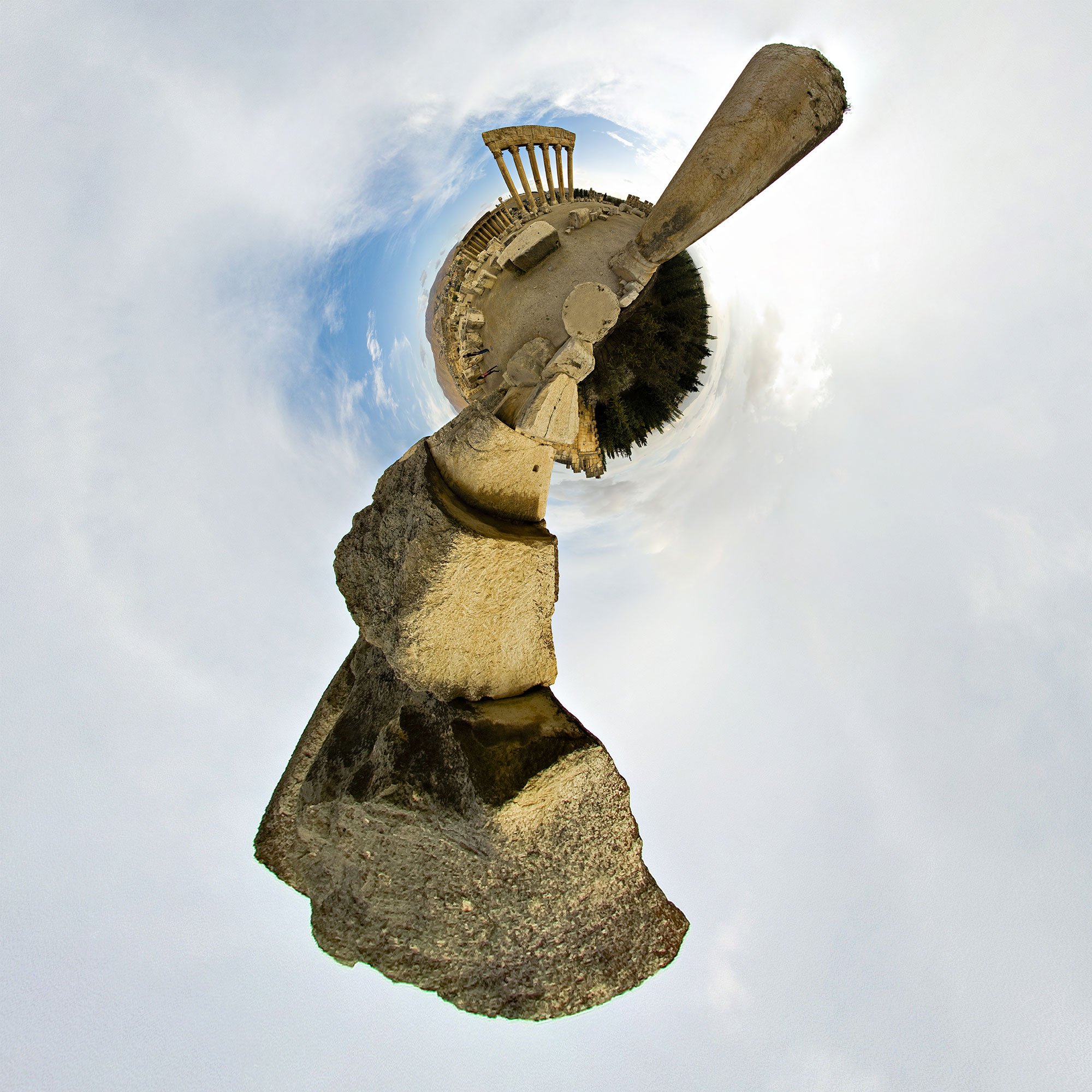 Temple de Baalbeck transformé en planète – projet Libania photographie immersive