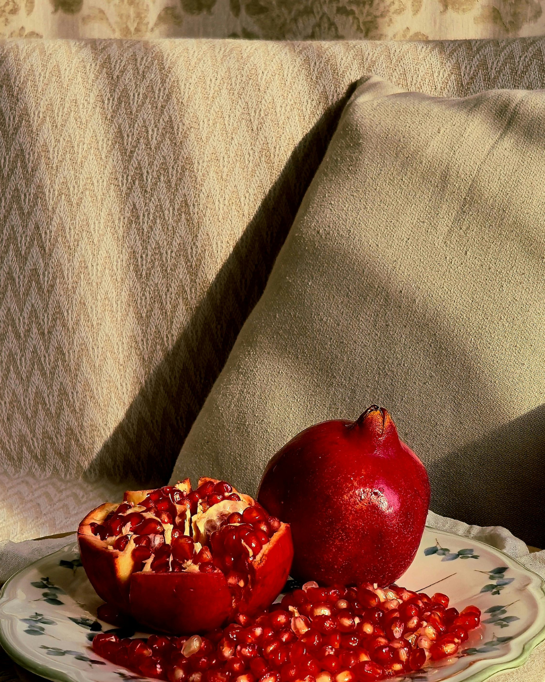 Pomegranate Seed Oil: Often called the divine fruit. Rich in antioxidants and vitamin C, pomegranate seed oil protects against UV and free-radical damage, evens skin tone, and reduces the appearance of wrinkles.