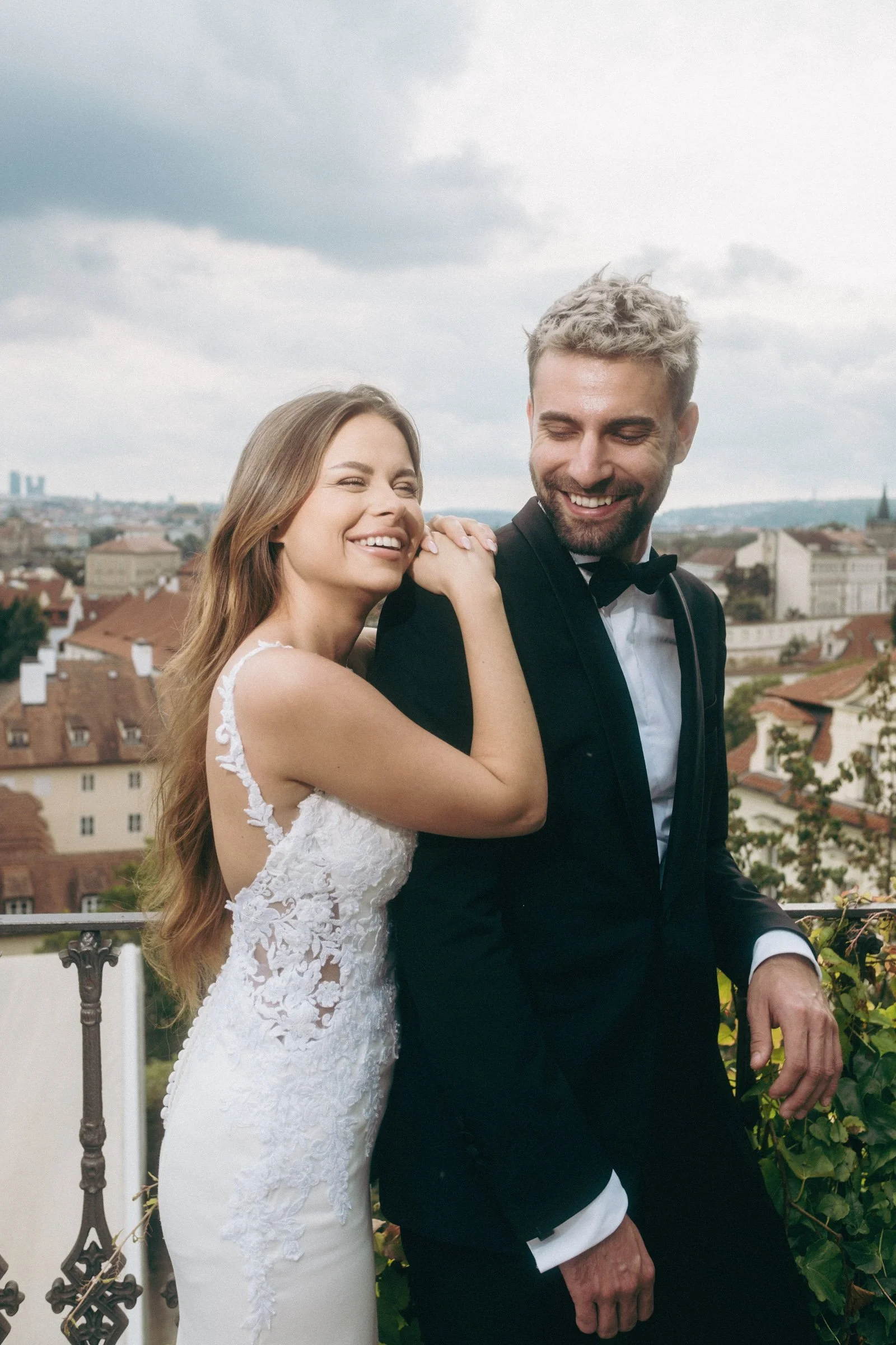 Portrét nevěsty a ženicha ve Vile Richter od svatebního fotografa Dana Hromady.