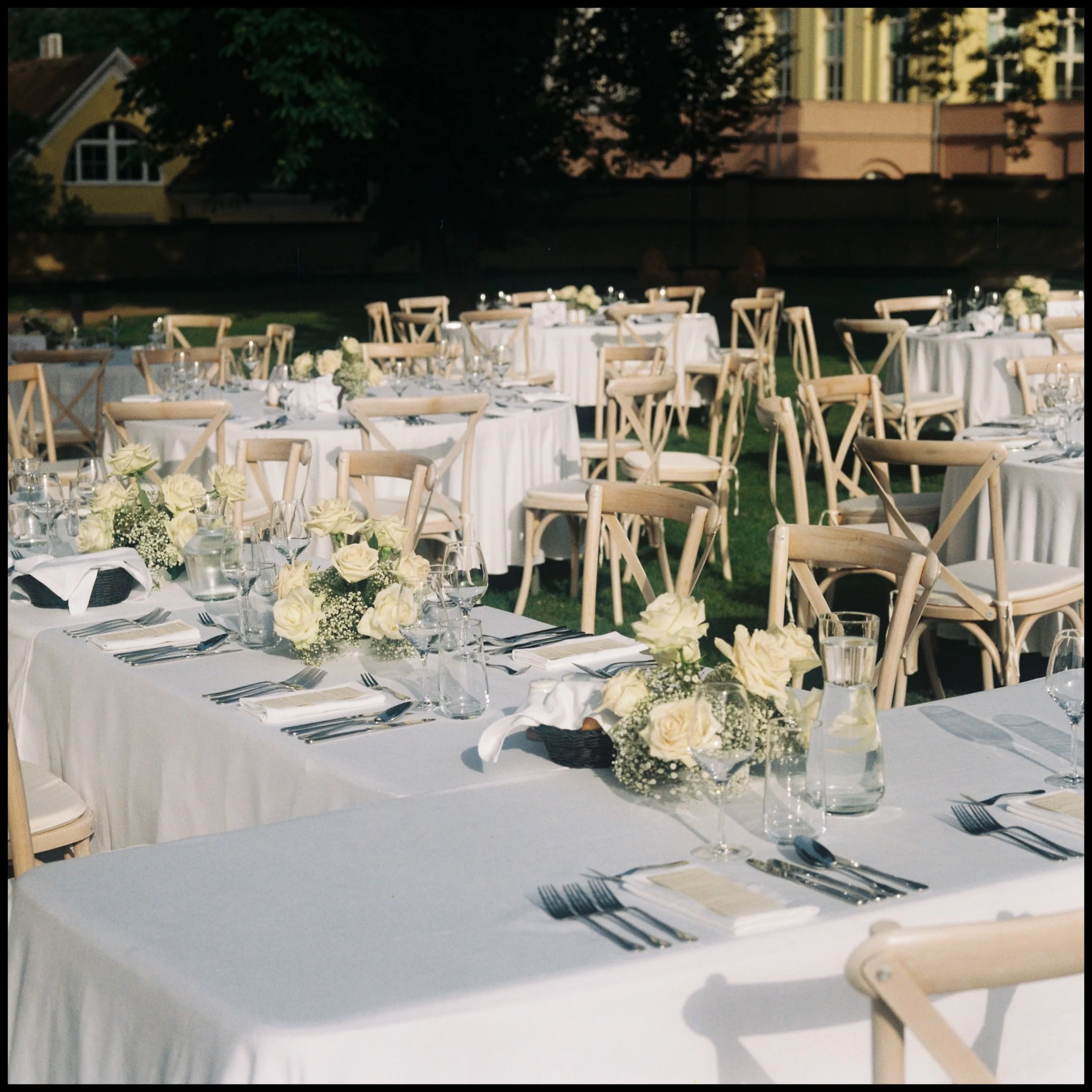 subtle-elegant-wedding-detail-prague.jpg