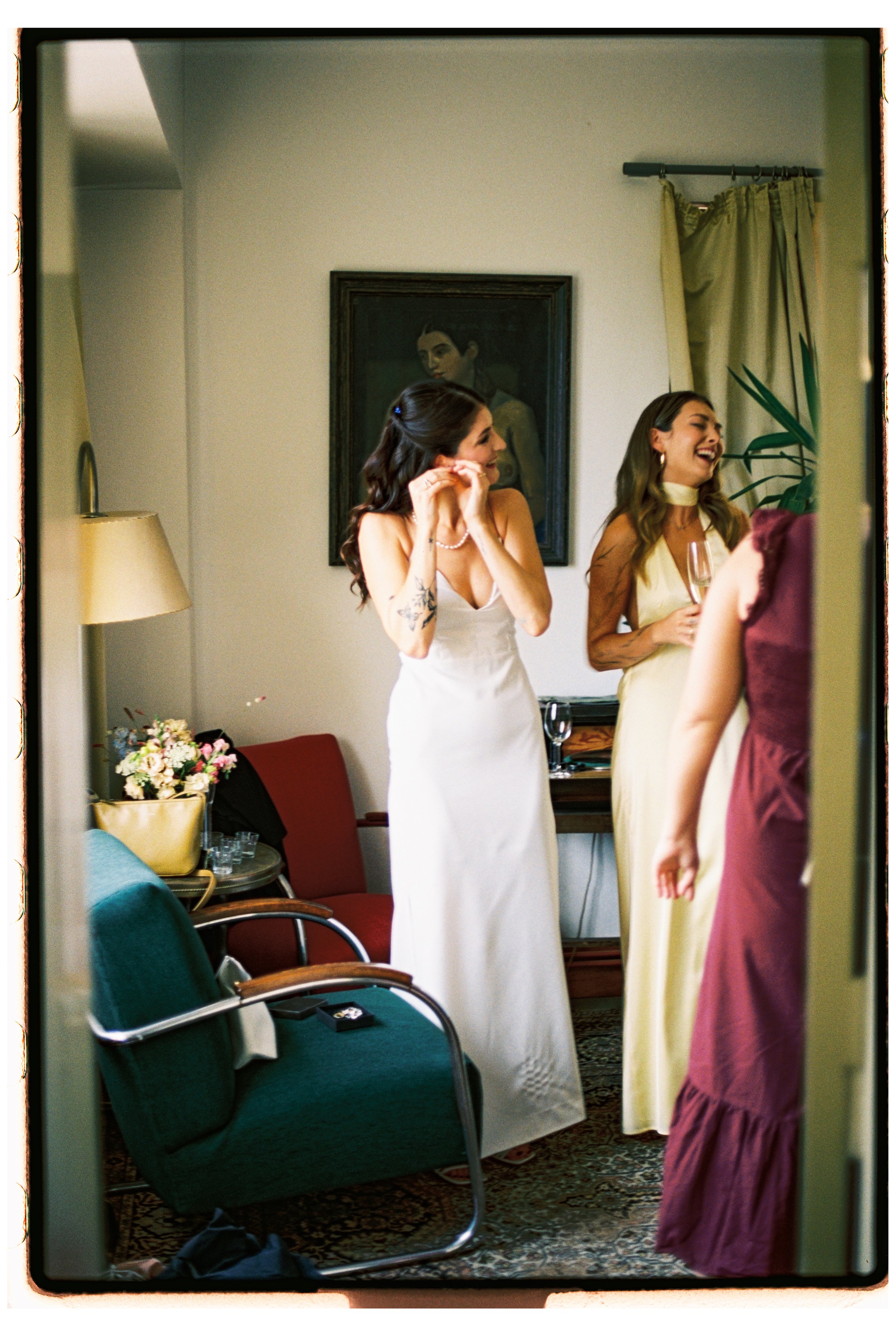 candid-wedding-moment-prague.jpg