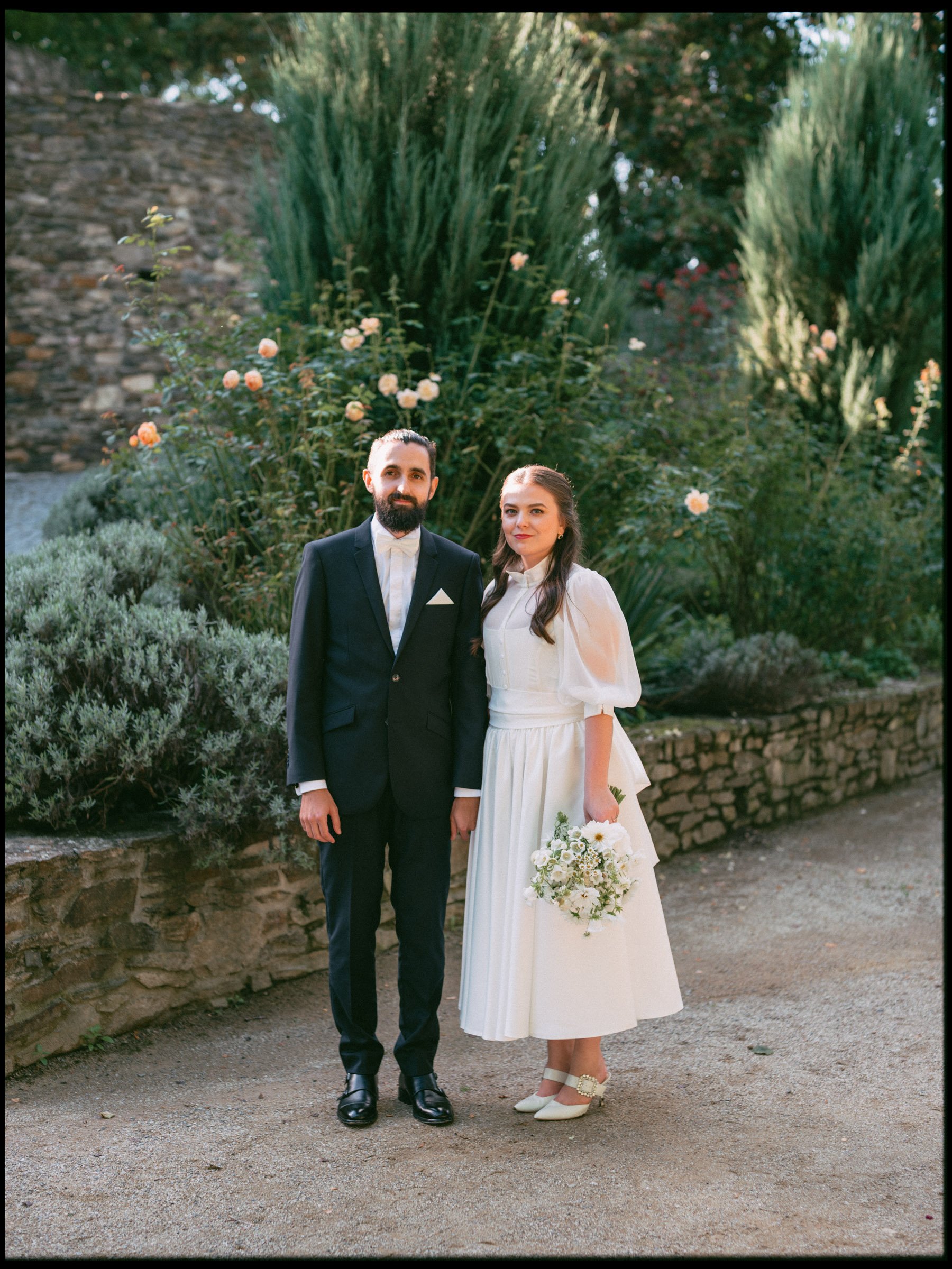 modern-couple-wedding-portrait-prague.jpg
