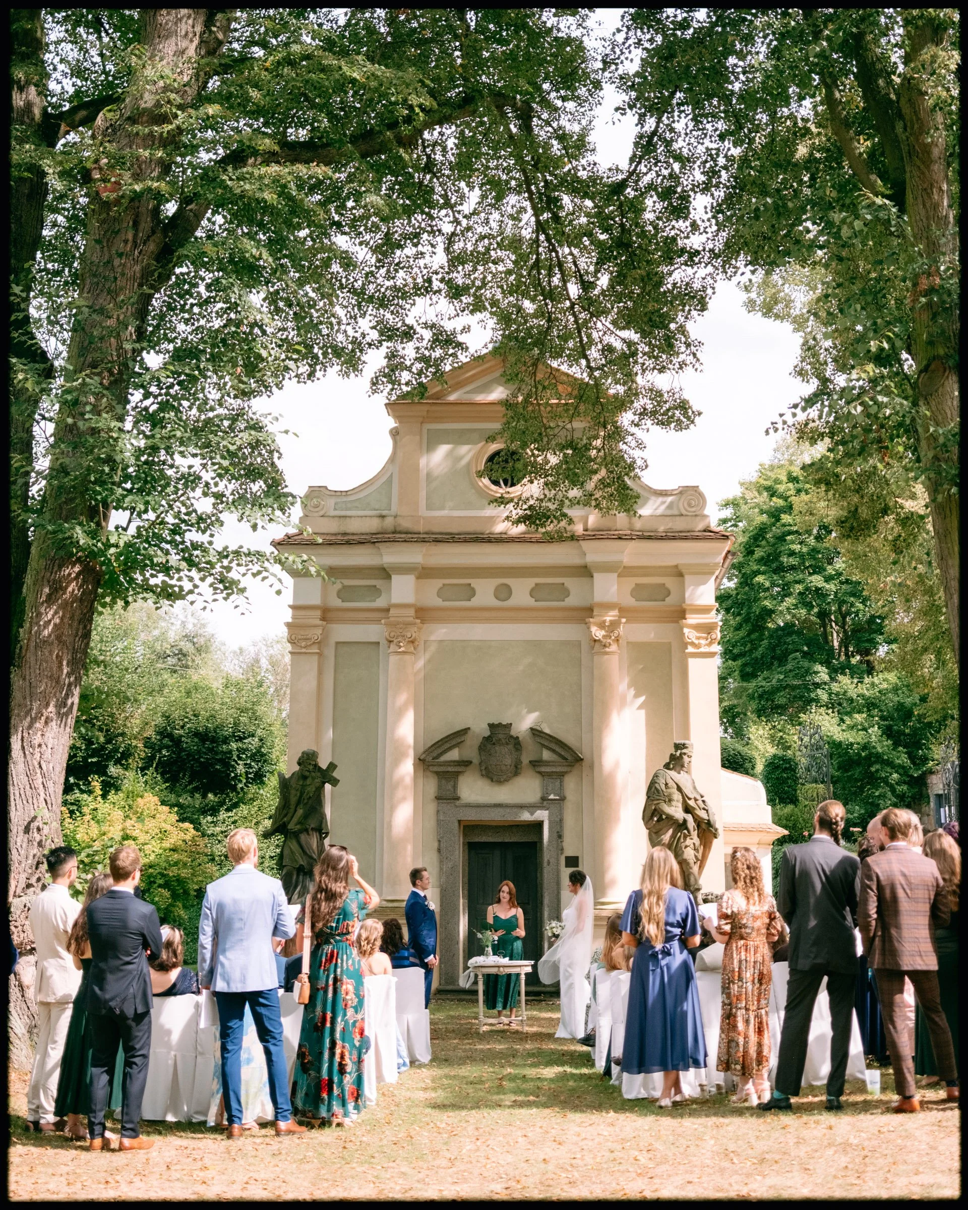 analog-film-wedding-prague.jpg