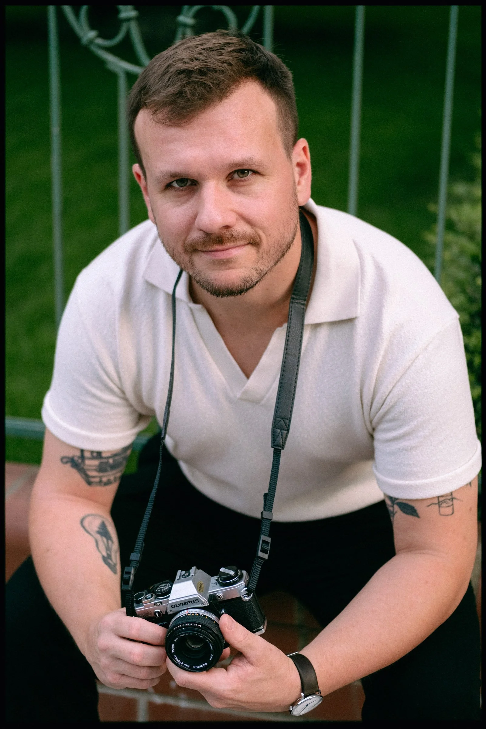 Portrét svatebního fotografa Dana Hromady.