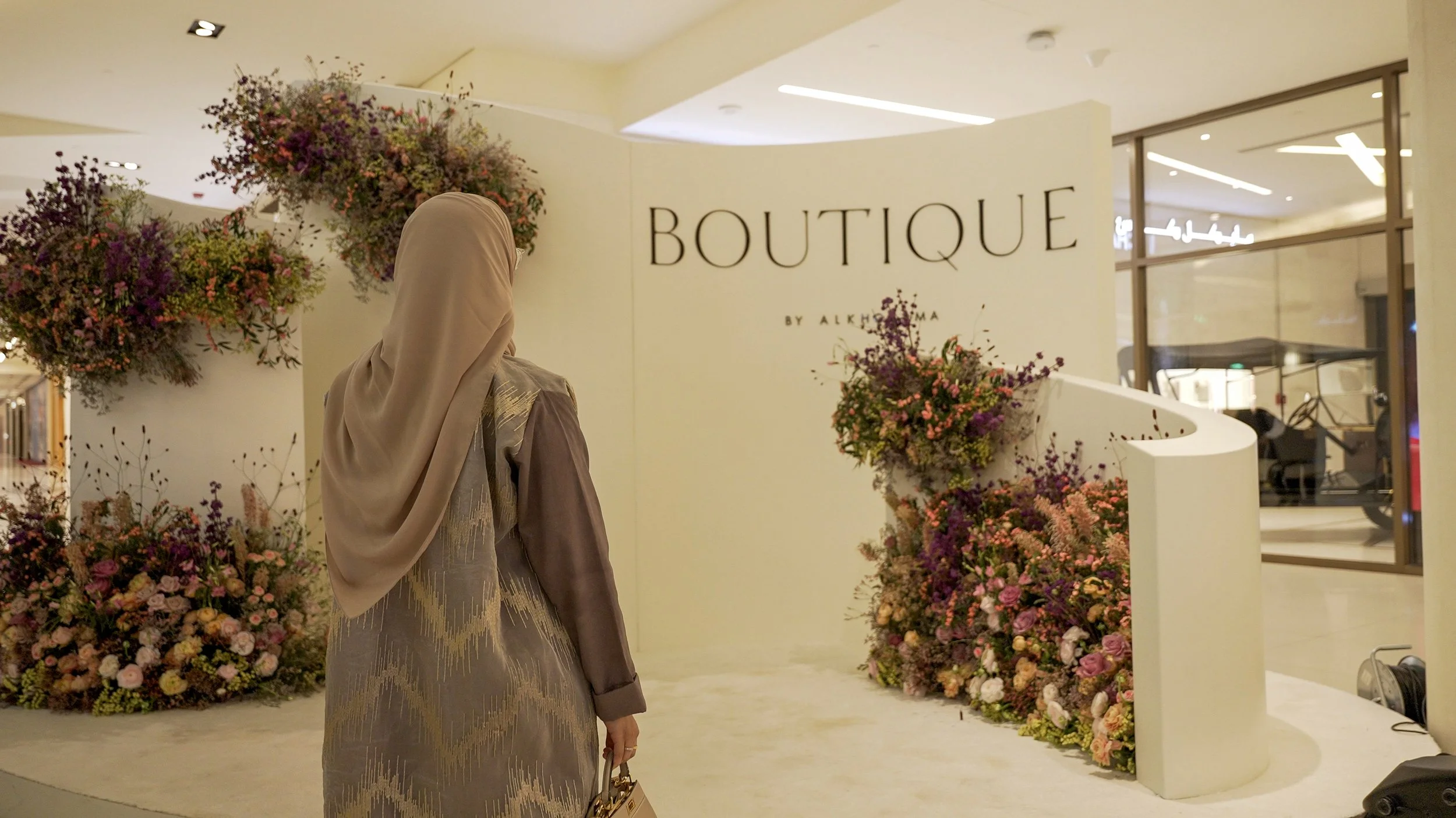 Elegant corporate activation with bespoke floral installations for Boutique by Al Khozama.