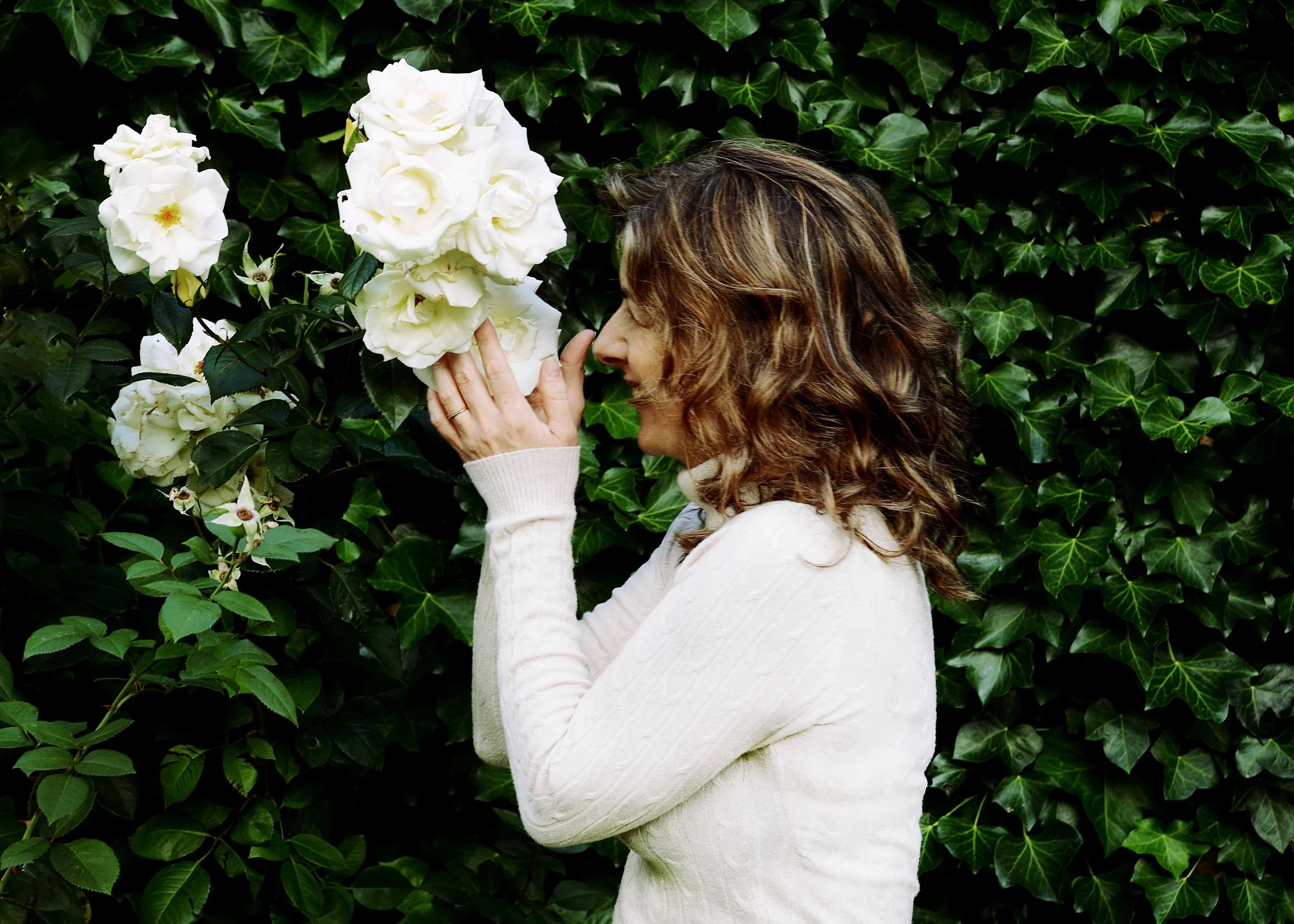 Frederikke Darkner in a calm natural environment with roses