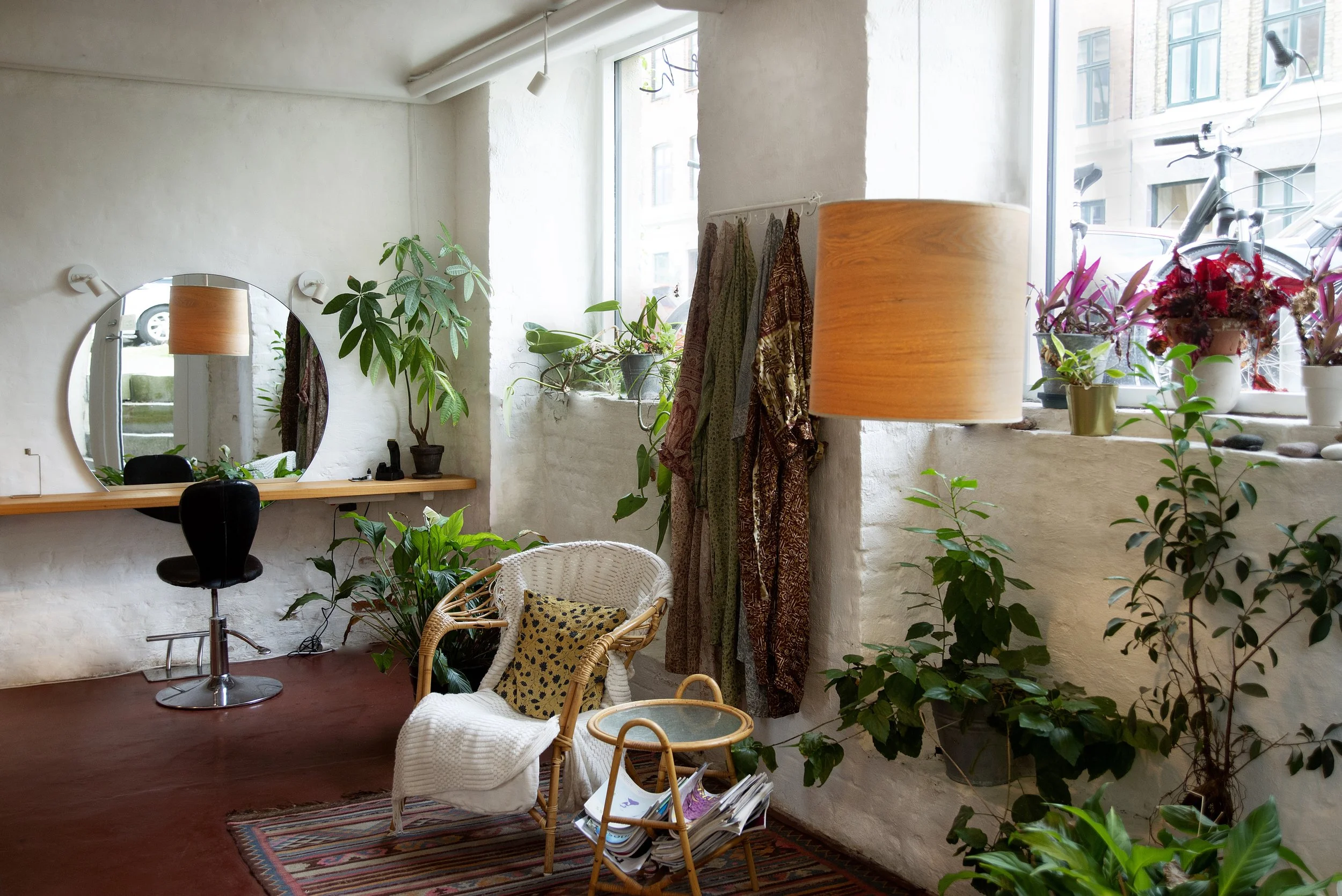 Interiør fra KESH – et roligt og personligt salonrum skabt til nærvær på Nørrebro