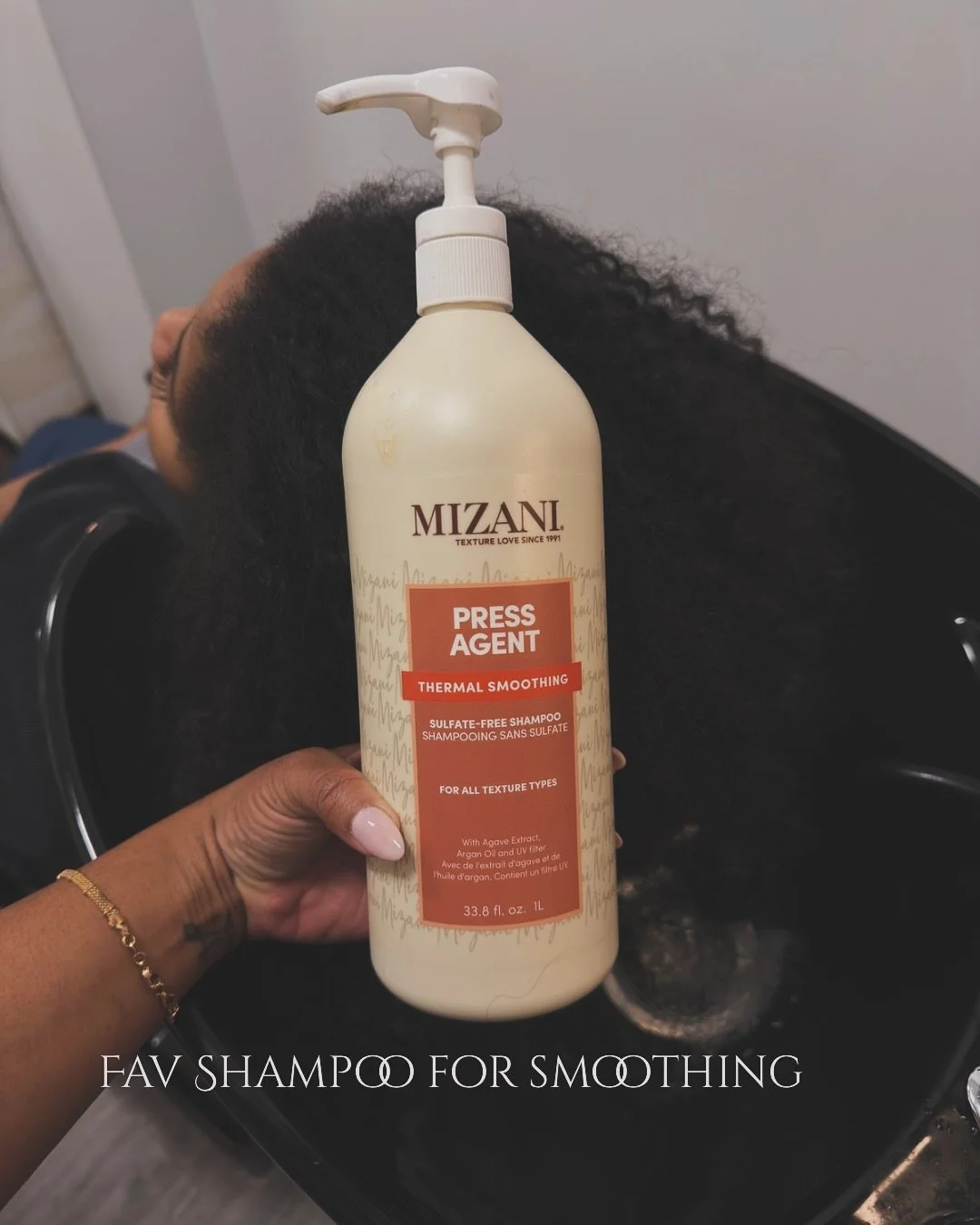 What&rsquo;s your favorite line up for a silk press? &hellip; I&rsquo;ll go first 

Mizani Press Agent Shampoo
Mizani Intense Moisture Mask
Redken Acidic Color Gloss Spray
Olaplex No.6 Bond Smoother 
Dyson Professional Blow Dryer 
Bioionic Ceramic Fl