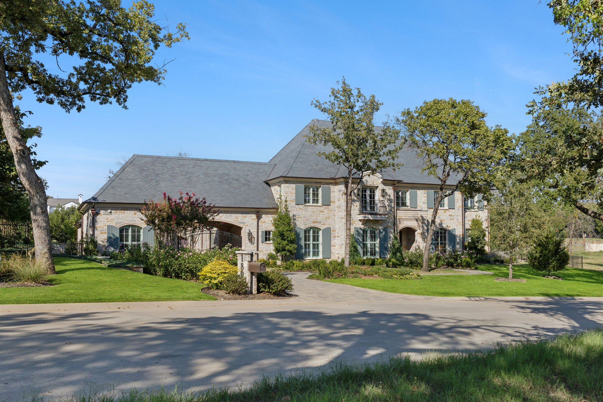 1806 Scenic LE Construction LLC Custom Luxury Built Home.jpg