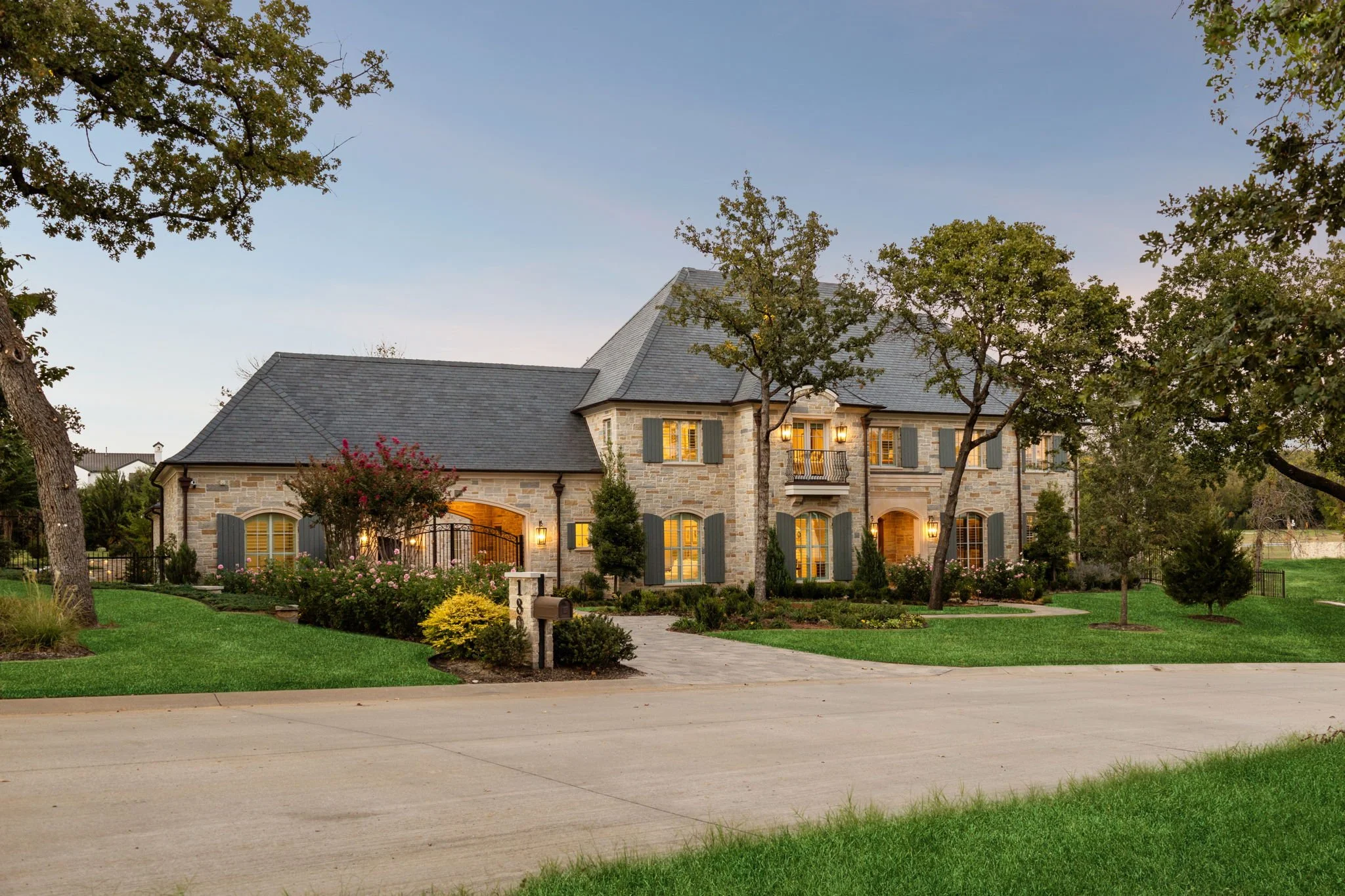 1806 Scenic LE Construction LLC Custom Luxury Built Home.jpg