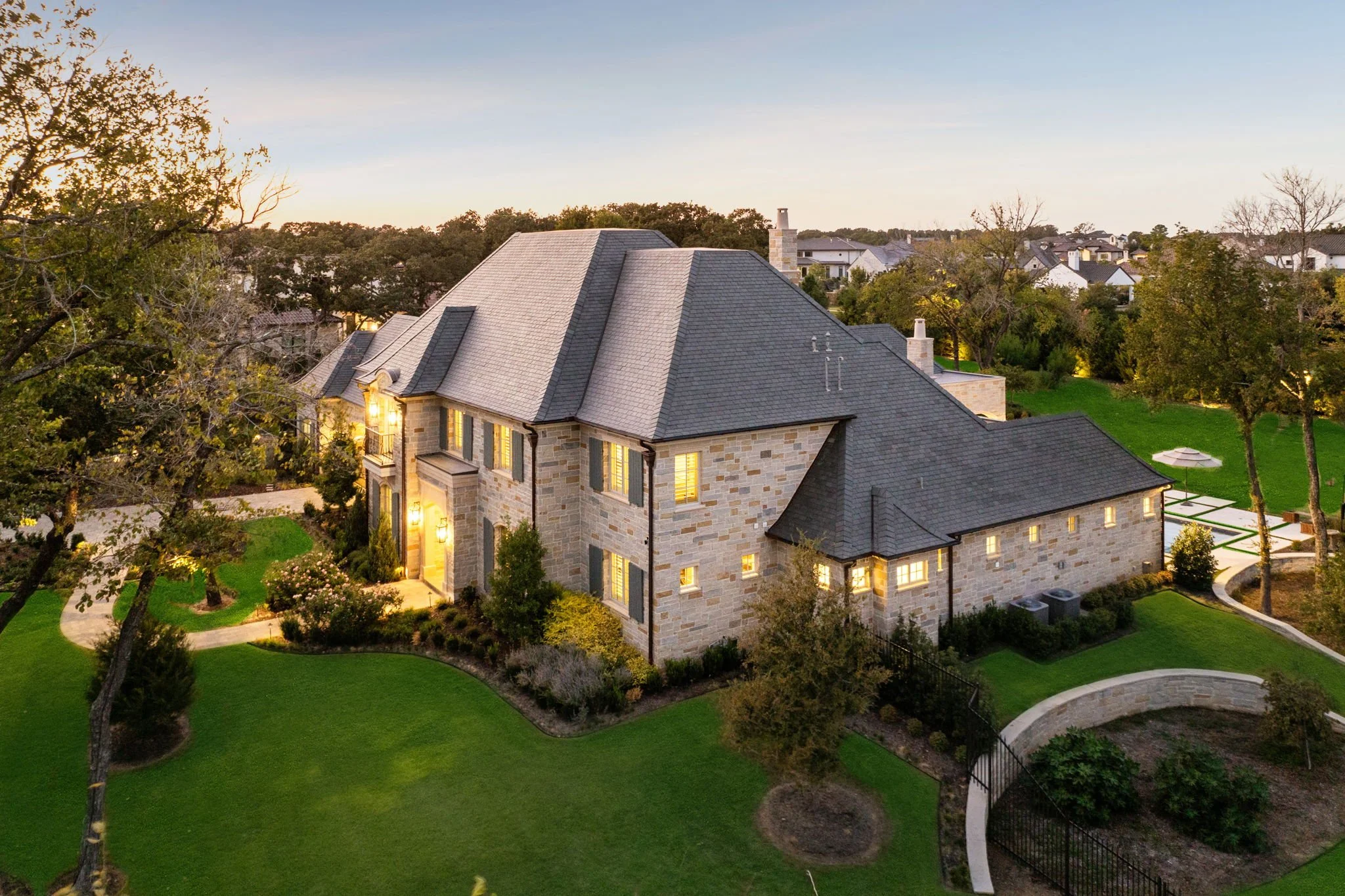 1806 Scenic LE Construction LLC Custom Luxury Built Home.jpg