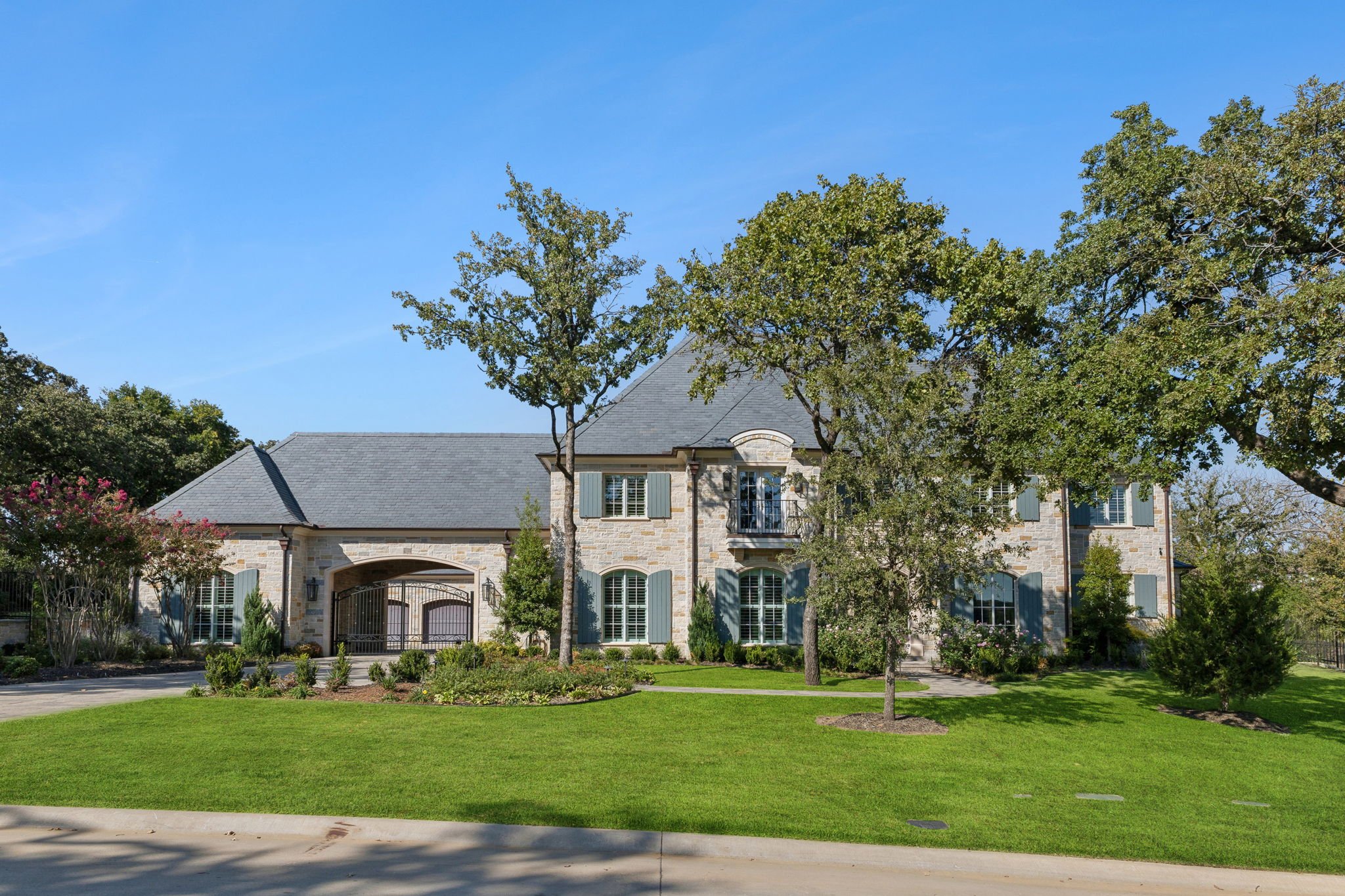 1806 Scenic LE Construction LLC Custom Luxury Built Home.jpg