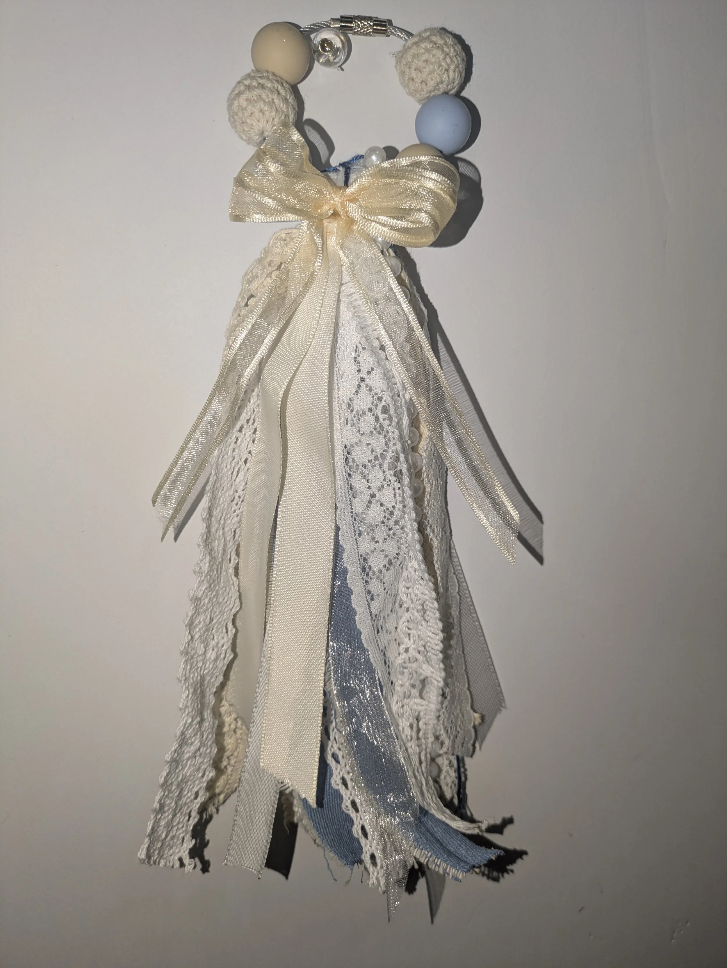 beige bow.jpg