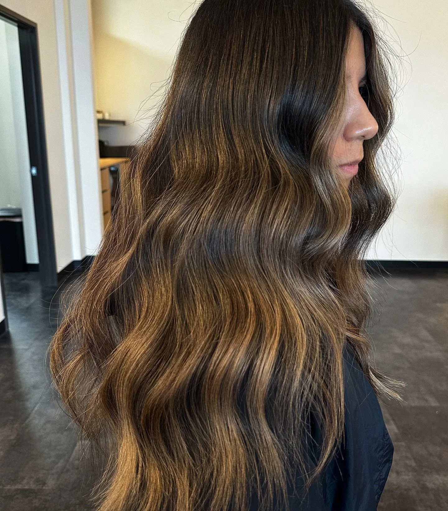 Maintaining a rich, dimensional brunette starts at home 🤎

Professional, color-safe products help preserve tone, prevent unwanted warmth, and extend the life of your color between appointments. 

Limiting heat exposure, using thermal protection, and
