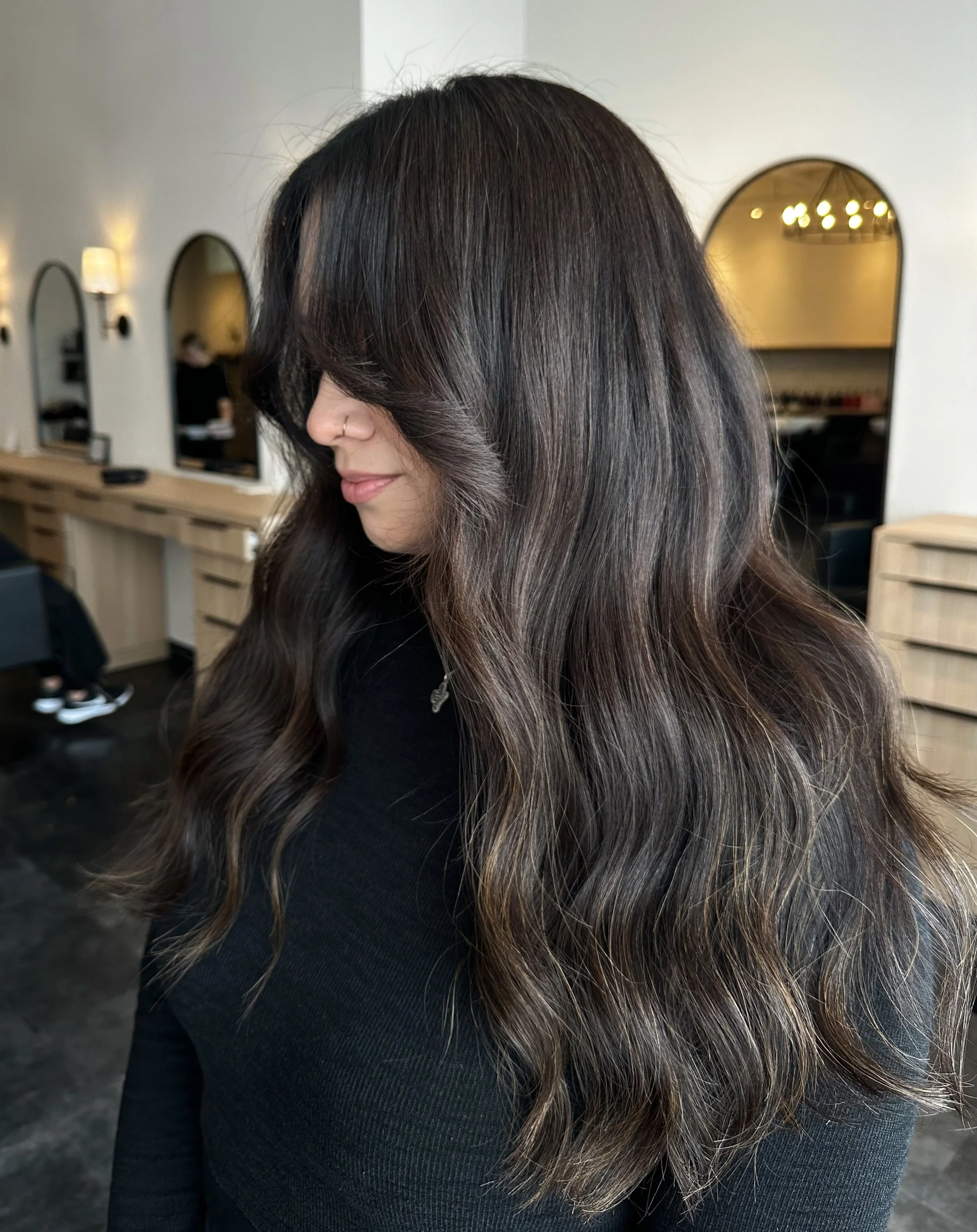 Color that still looks beautiful 16 months later. 👏🏼

These brighter ends were created in February 2025, and we haven&rsquo;t touched them since. Just root coverage every few months, and a gloss refresh once or twice.

Because gorgeous color isn&rs