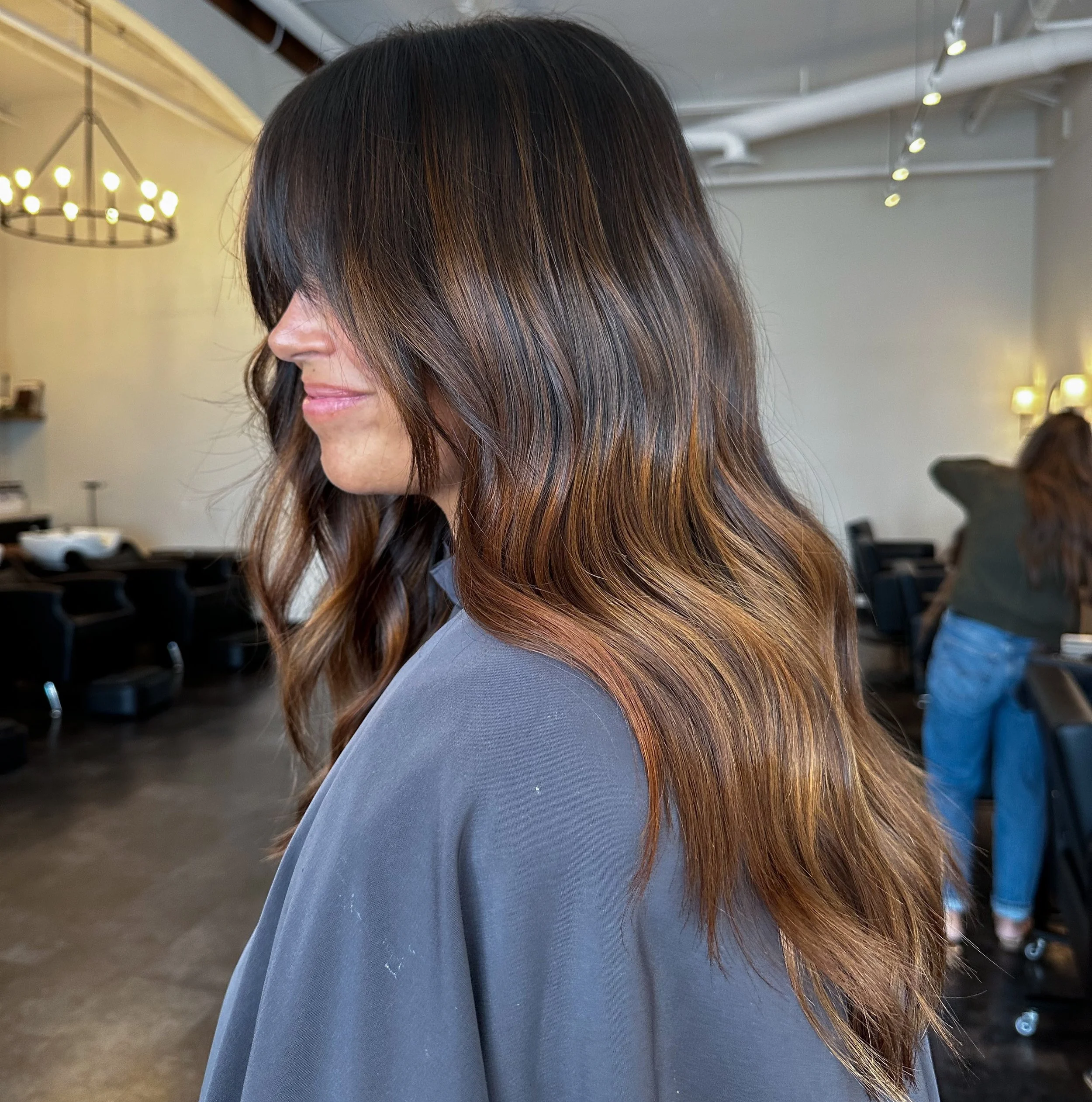 Honey copper 🍯🐝 

After I started rough drying her hair I realized it wasn&rsquo;t as coppery as I knew we were aiming for.. so I showed her and let her decide. She agreed, so I took her back to the bowl + re toned her! 

Such a quick and easy adju