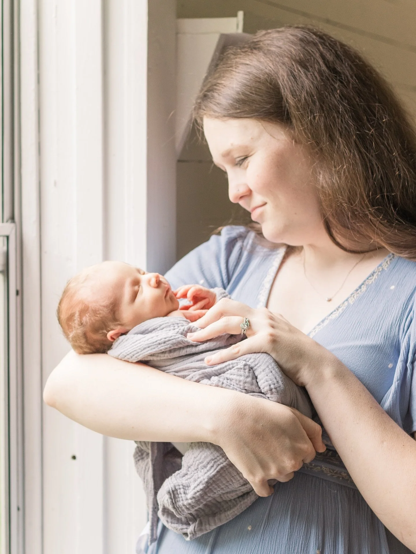 Those first days go by in a blur. Tiny fingers wrapped around yours, sleepy smiles, and the softest sighs you&rsquo;ve ever heard. These moments are fleeting, but they deserve to be remembered in the most tender, beautiful way.

Let&rsquo;s create im