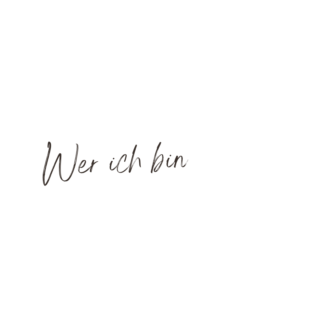 Schwarz-weißer Schattenriss eines Mondes mit der Schrift "Wer ich bin" in der Mitte.