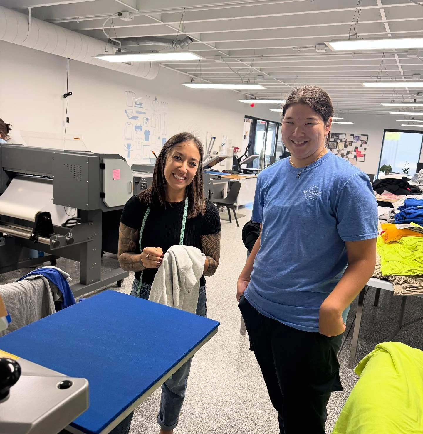 Our awesome employee, Aselya, is learning how to screenprint from @hannah_marie_graham . We love working together 🩷🩷🩷.

#theawesomecompany