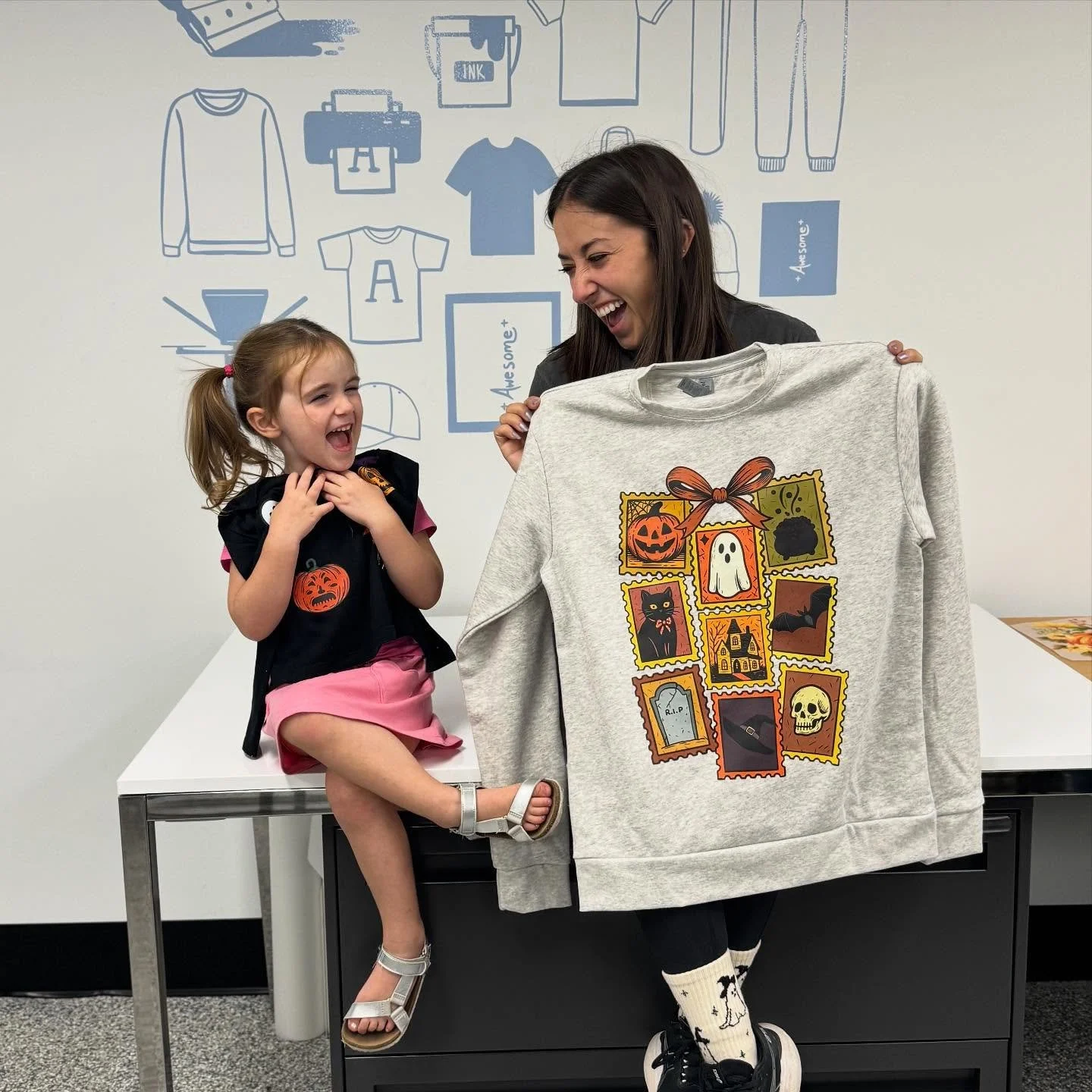 Our Halloween Custom Apparel Party was a huge success! Thank you to everyone that came out and celebrated with us. Look out for our upcoming Holiday and Snowman Custom Apparel Party in November! We have so much fun in store for you 🤍🤍🤍

#theawesom