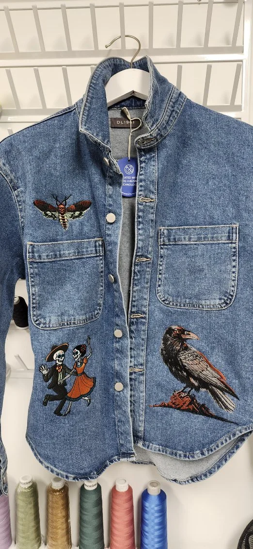 Multiple spools of colorful thread arranged on a display stand in a rainbow order.