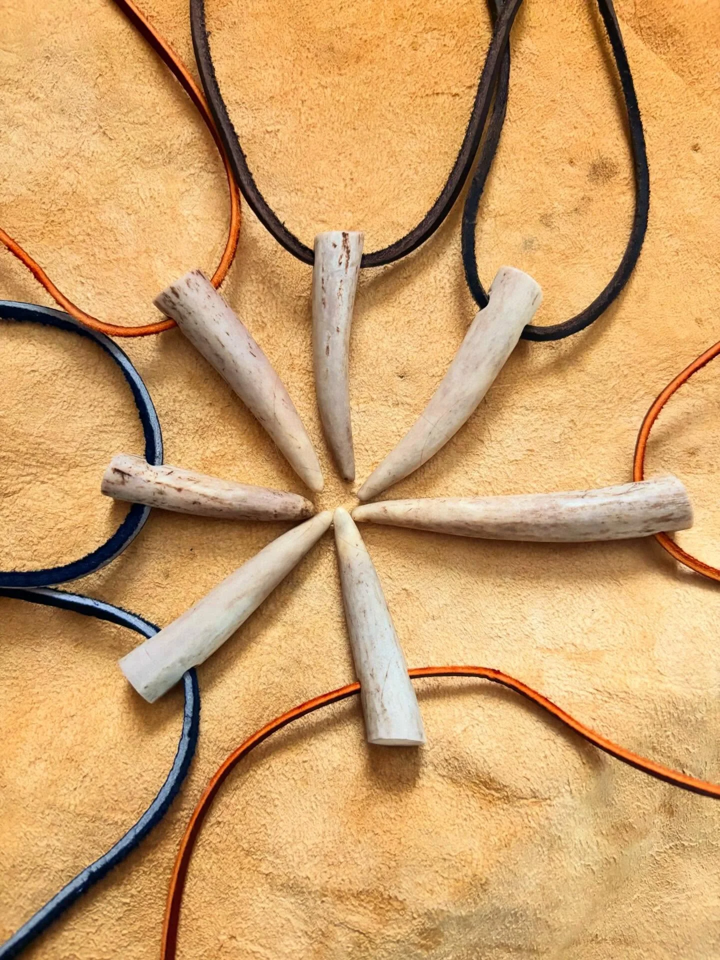 Some antler point necklaces in the making ❤️🦌