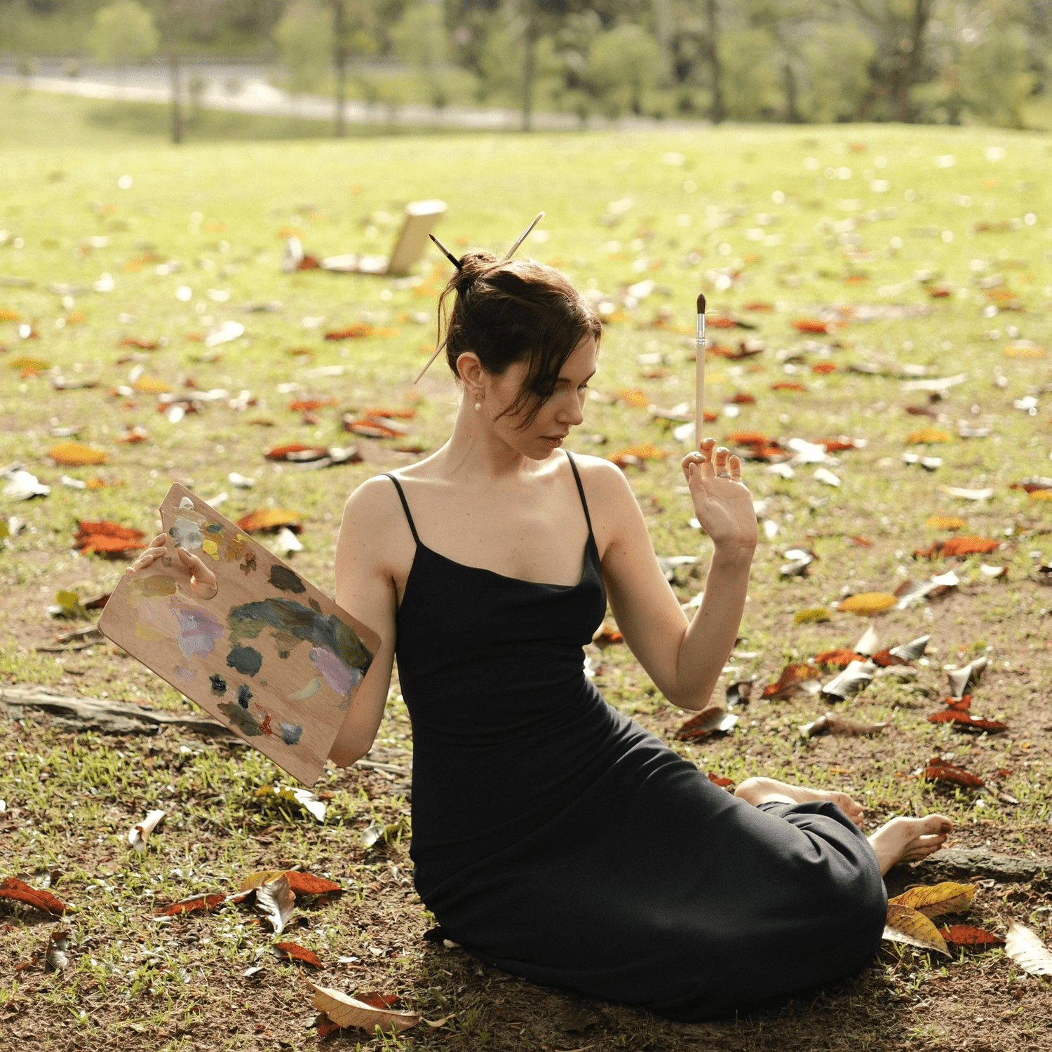Alyona Zavidina painting outdoors