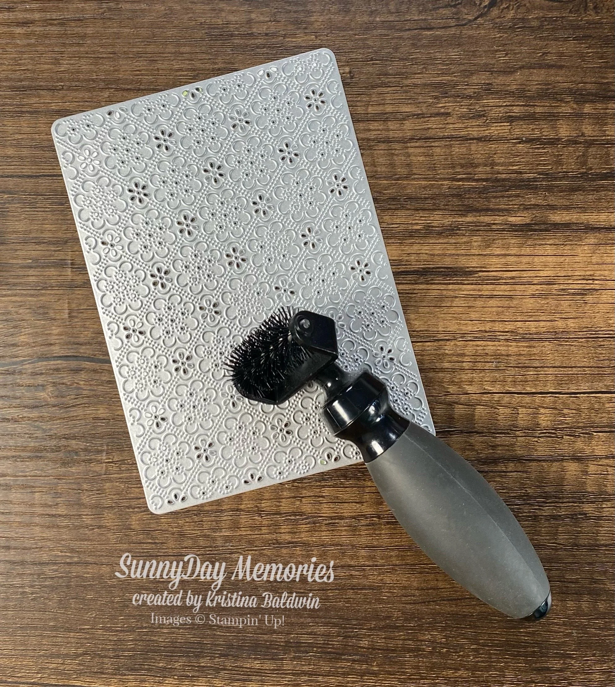 SU Eyelet Blooms Die + Die Brush