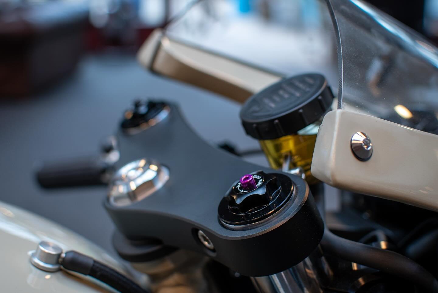 Key to maintaining an original and classic aesthetic of the build, the stock Showa forks were retained. 

The OEM internals were removed, fork brace and mounts deleted, before being blasted and Cerakoted black - all in house. 

Once handed to @maxton