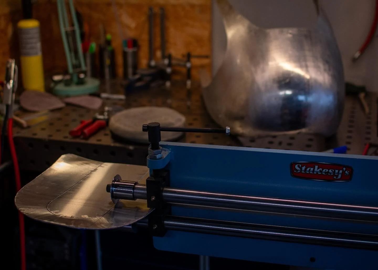 Dialling in the final panel which connects the top and lower faring. 

Matt @stakesys has been a real support though out this build. Where would we be without companies like his! The world would have less speed holes that&rsquo;s for sure 🤣
.
.
.
.
