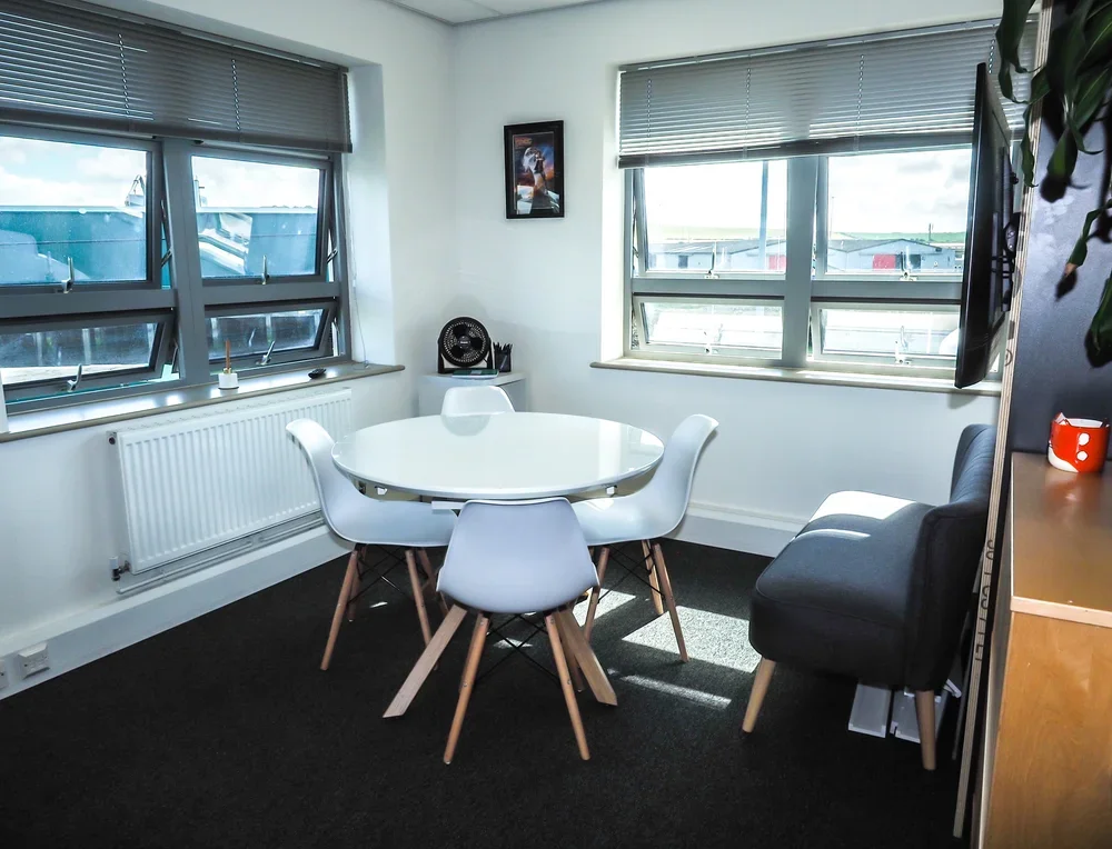 Office+Two+26-1010149.webp