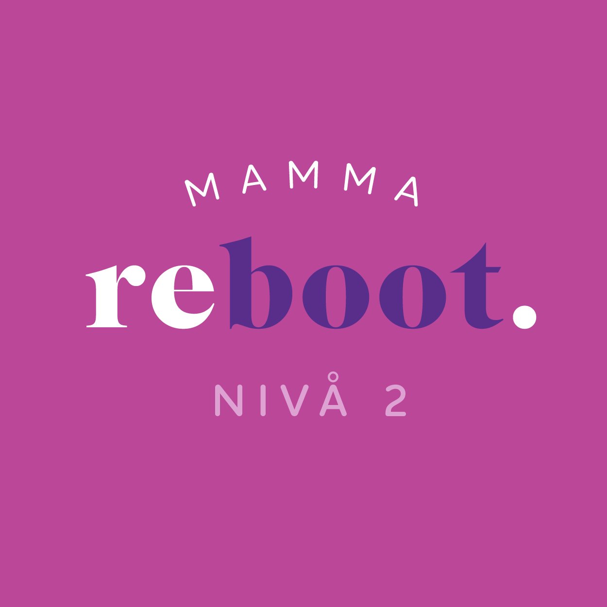 Lila bakgrund med texten 'MAMMA reboot. NIVÄ 2' i olika storlekar och stilar.
