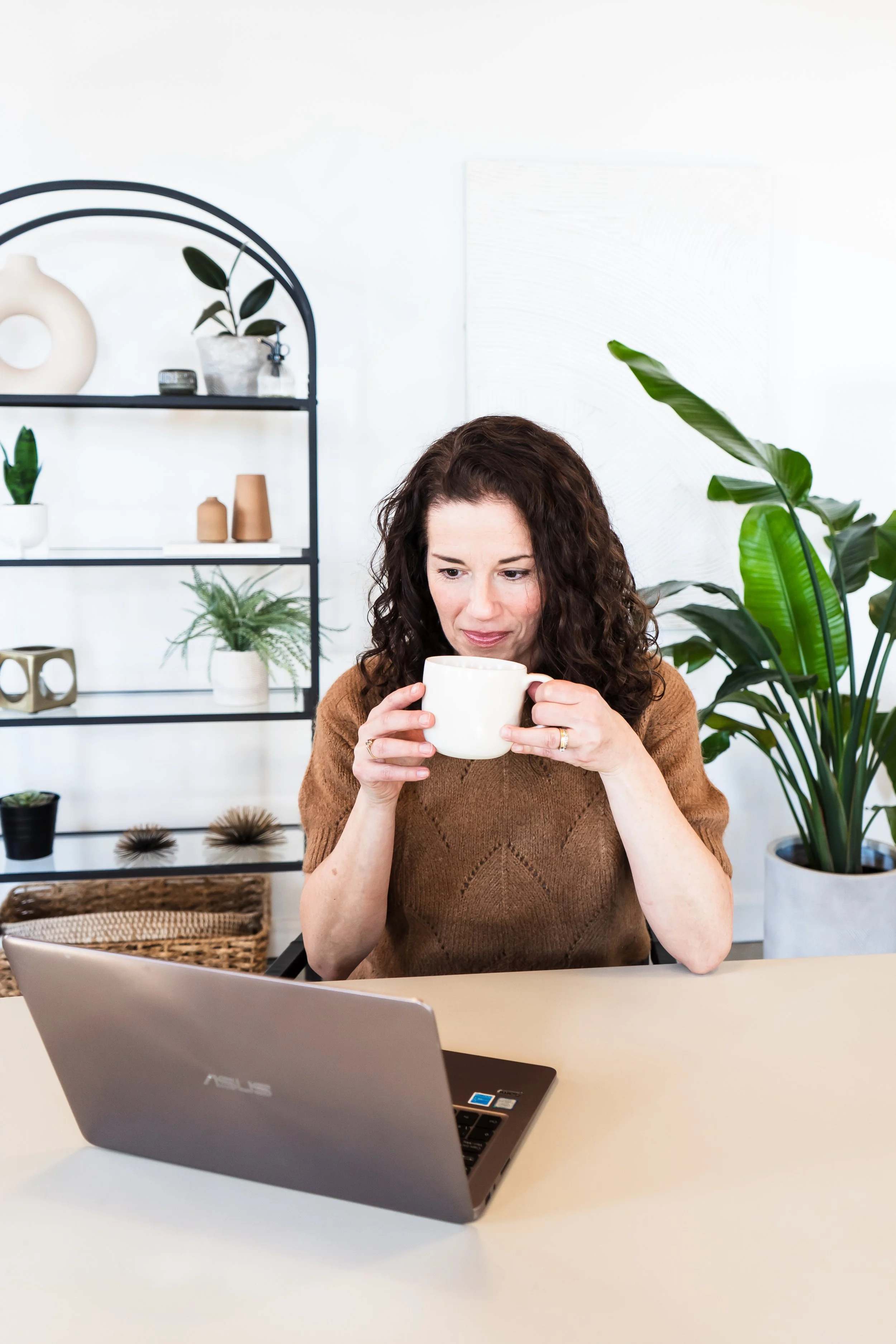 Lisa Koole, Registered Psychotherapist, doing online therapy