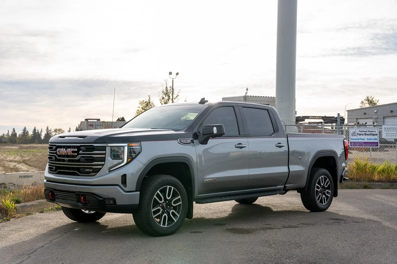 Fresh off the lot, straight to Stealth.
This brand-new GMC Sierra AT4 didn&rsquo;t waste a mile before getting dialed in. We blacked out the roof with a clean gloss black wrap, added tint to to match the rear windows, and laid down a subtle red pin s