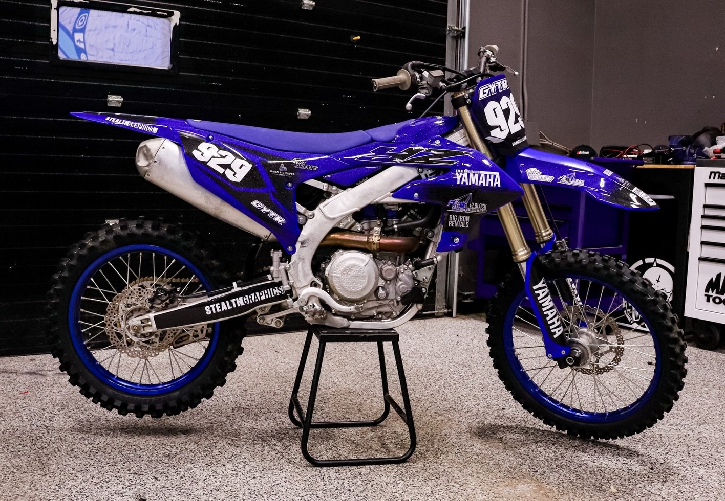 Two bikes in. Two bikes out.
Wrapped, protected, and ready to rip.
Stealth doesn&rsquo;t miss.