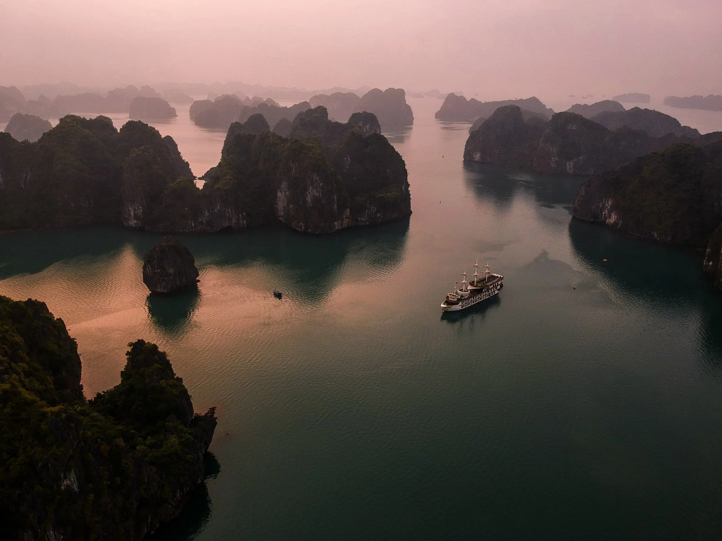 Bai Tu Long Bay, Vietnam