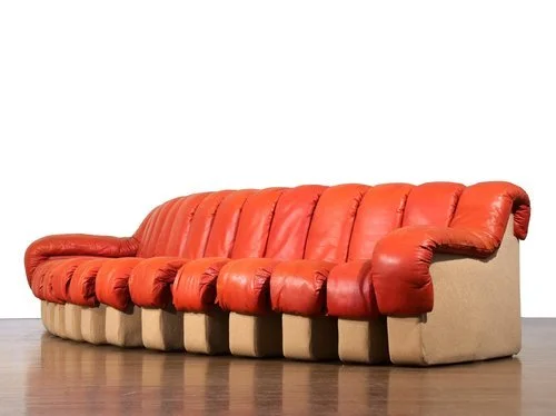DE SEDE DS-600 'NON STOP' SOFA (14) 
”Snake” sofa, comprising 14 modular articulating sections 
Sold in July 2021 
 Hammer: $16,000