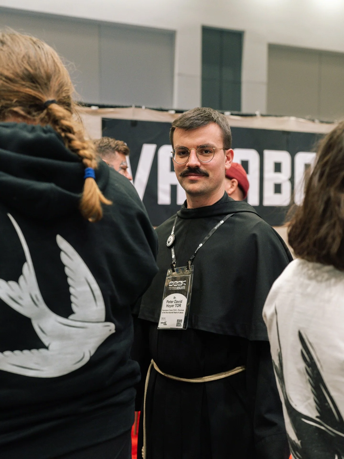 We&rsquo;ve loved getting to meet you guys at our booth! We&rsquo;re also walking around- stop us and say hey! 

Selling some hoodies &amp; giving out dogs! 
Columbus booth #1317
Fort Worth booth #210
.
.
.
#seek26