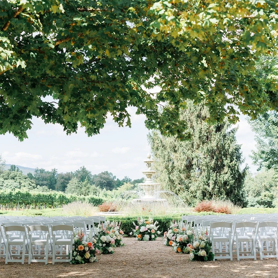 We are lucky enough to head back to Keswick Vineyards this weekend for another sweet wedding. For S&amp;J's ceremony, we kept the location in the shade and were oh so lucky to have temps in the low 80s. (In August... in Central Virginia!) Keeping my 