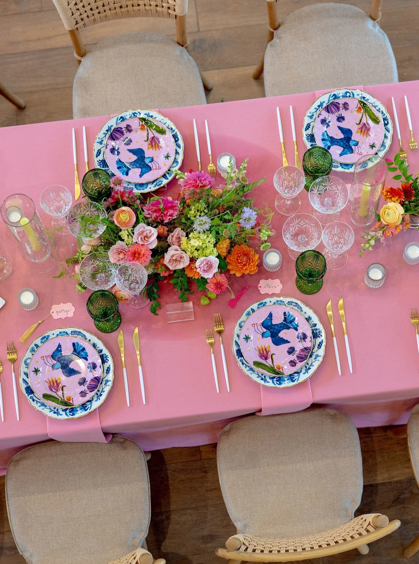 If joy was a tablescape...

Photography @meredith_coe 
Venue @merriemillfarmandvineyard 
Catering @thecateringoutfit 
Florals @steelcutflowerco @steelcut_va 
Rentals @smthingvintage @festivepartyrentals @bbjlatavola @mseventscville @skylinetentcompan